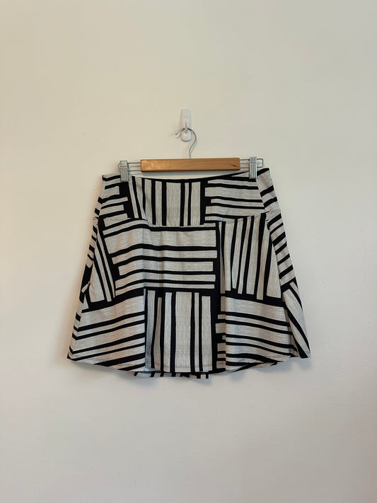 CALIA Carrie Underwood Black and White Striped Geometric Athletic Skort | Size Large