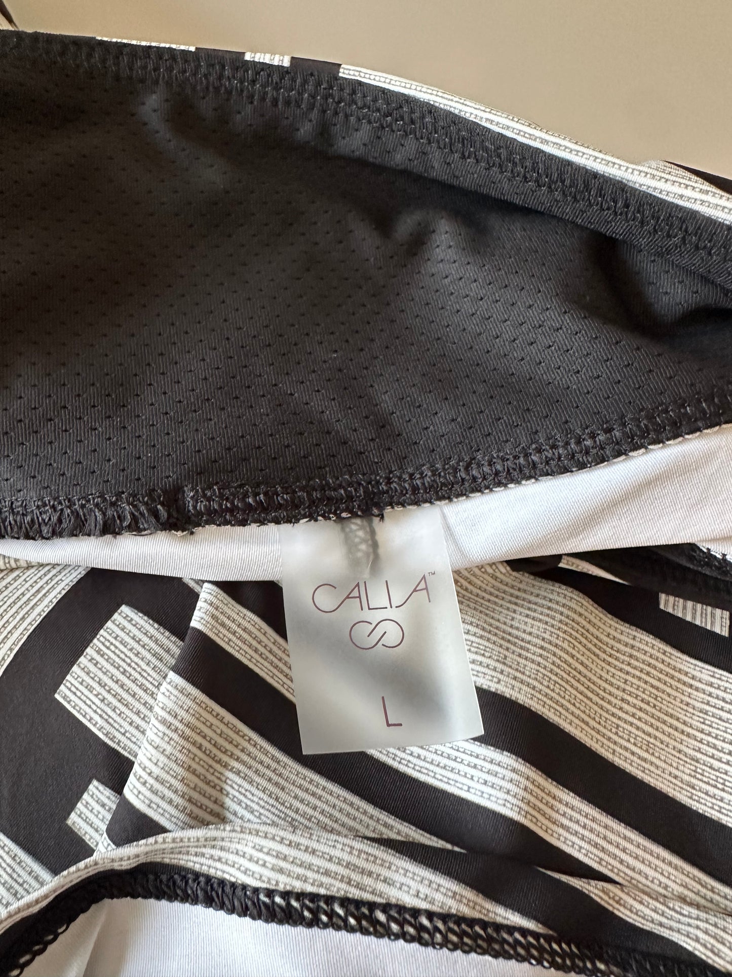 CALIA Carrie Underwood Black and White Striped Geometric Athletic Skort | Size Large
