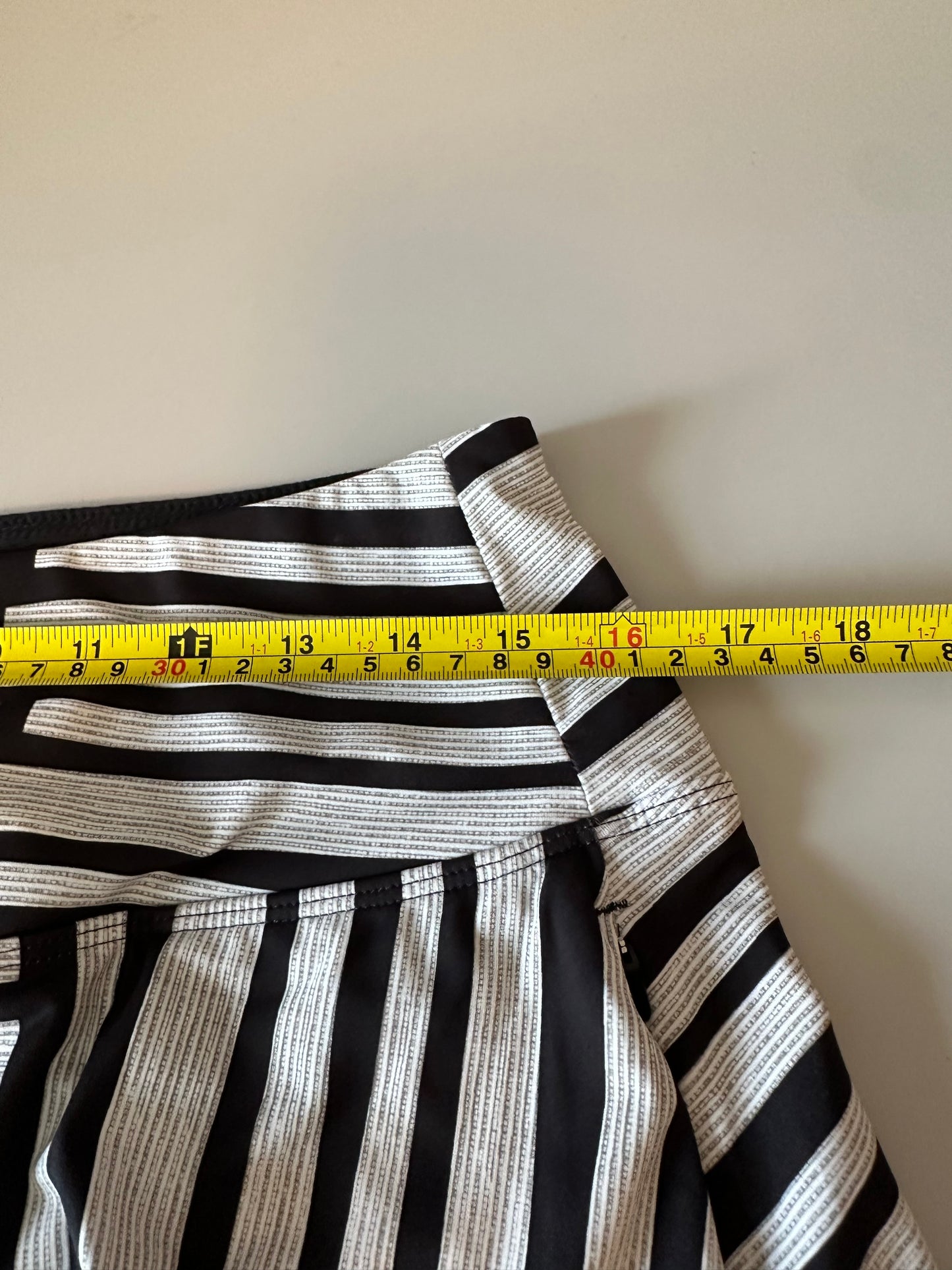 CALIA Carrie Underwood Black and White Striped Geometric Athletic Skort | Size Large