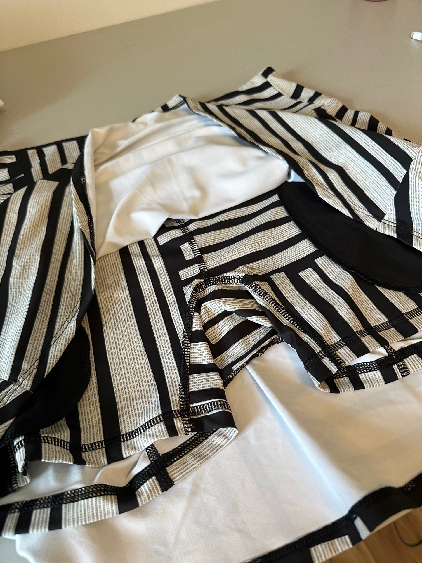 CALIA Carrie Underwood Black and White Striped Geometric Athletic Skort | Size Large