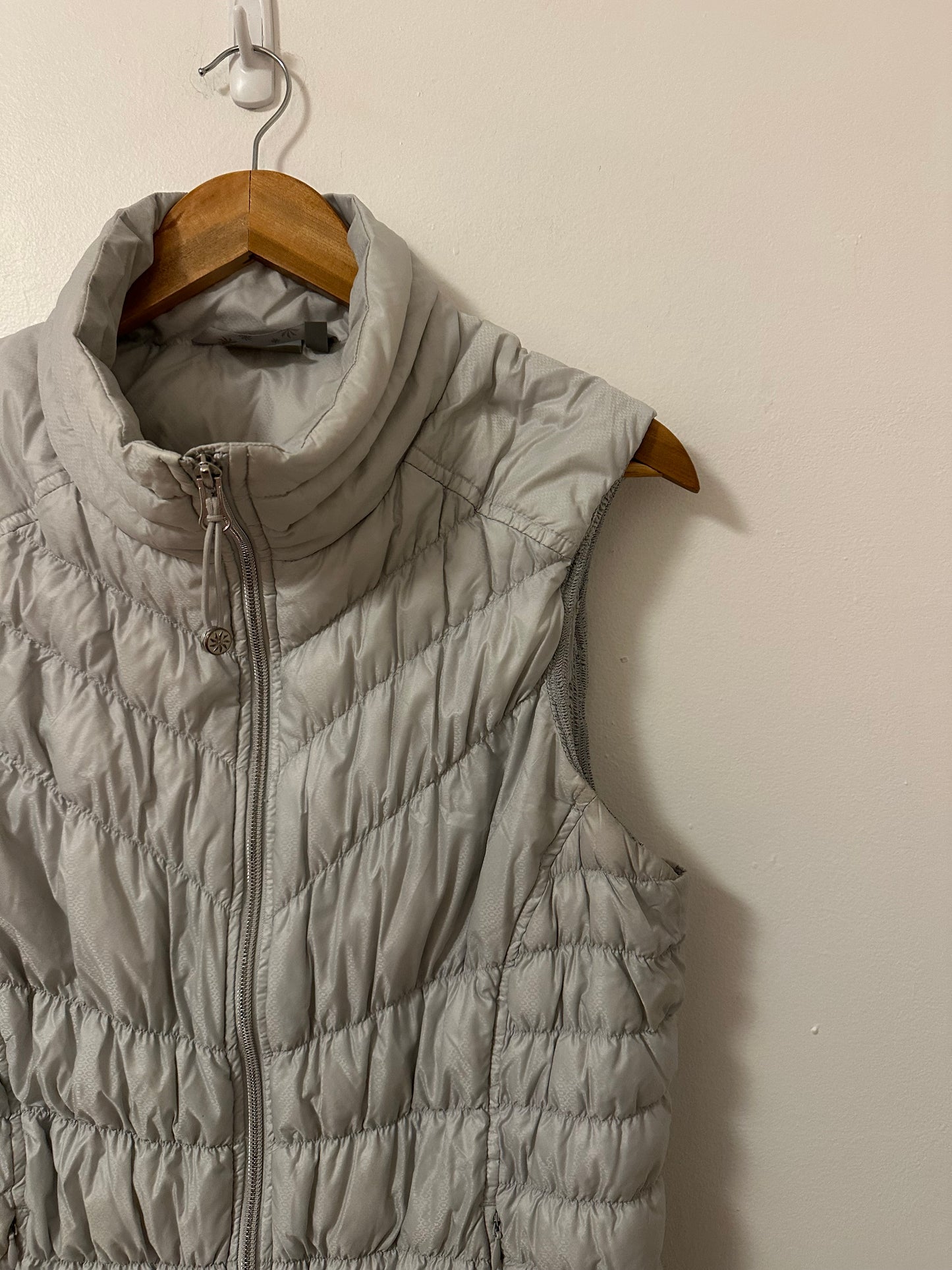 Athleta Downalicious Deluxe Vest in Morning Sky Gray | Size XL