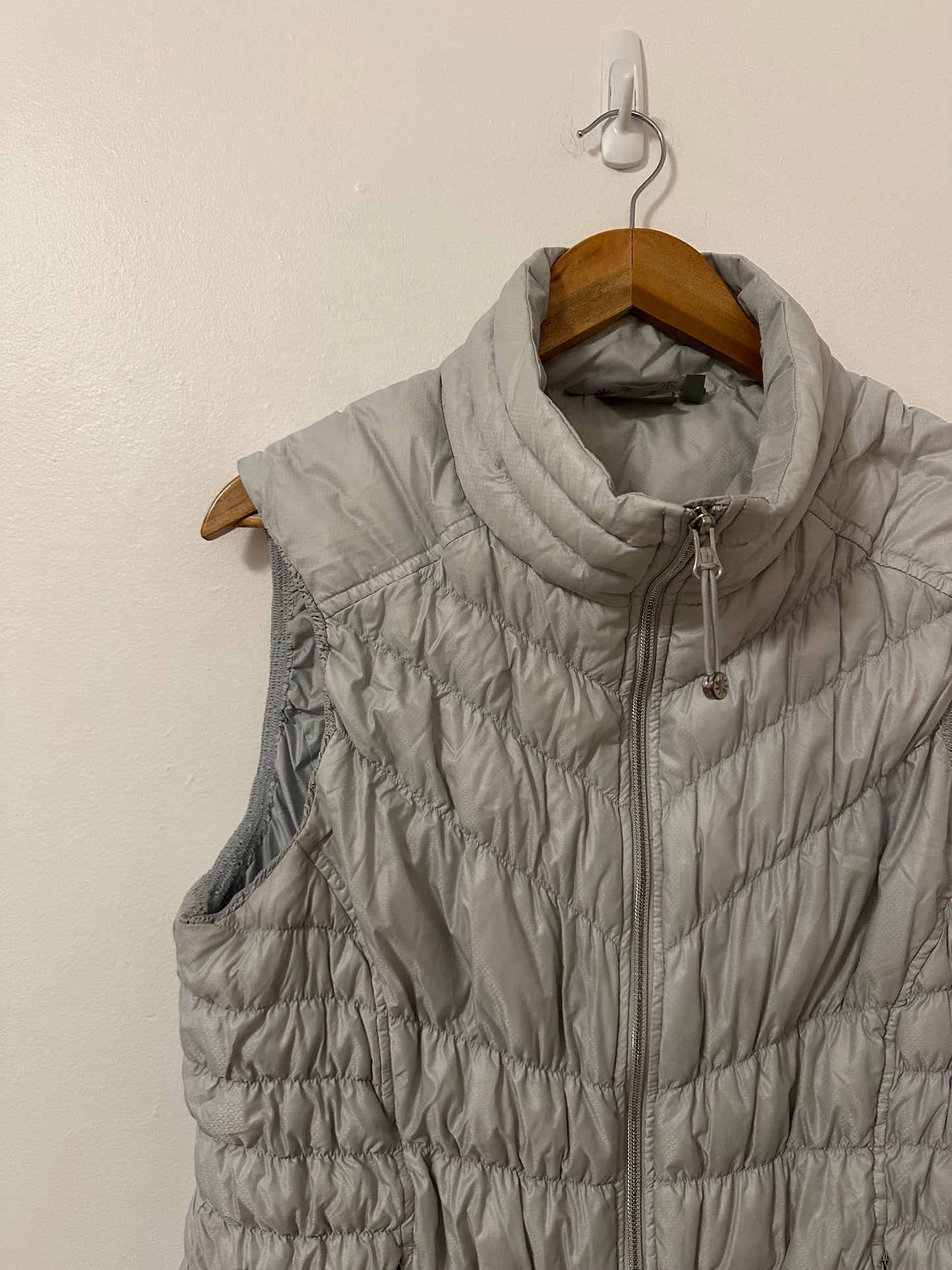 Athleta Downalicious Deluxe Vest in Morning Sky Gray | Size XL