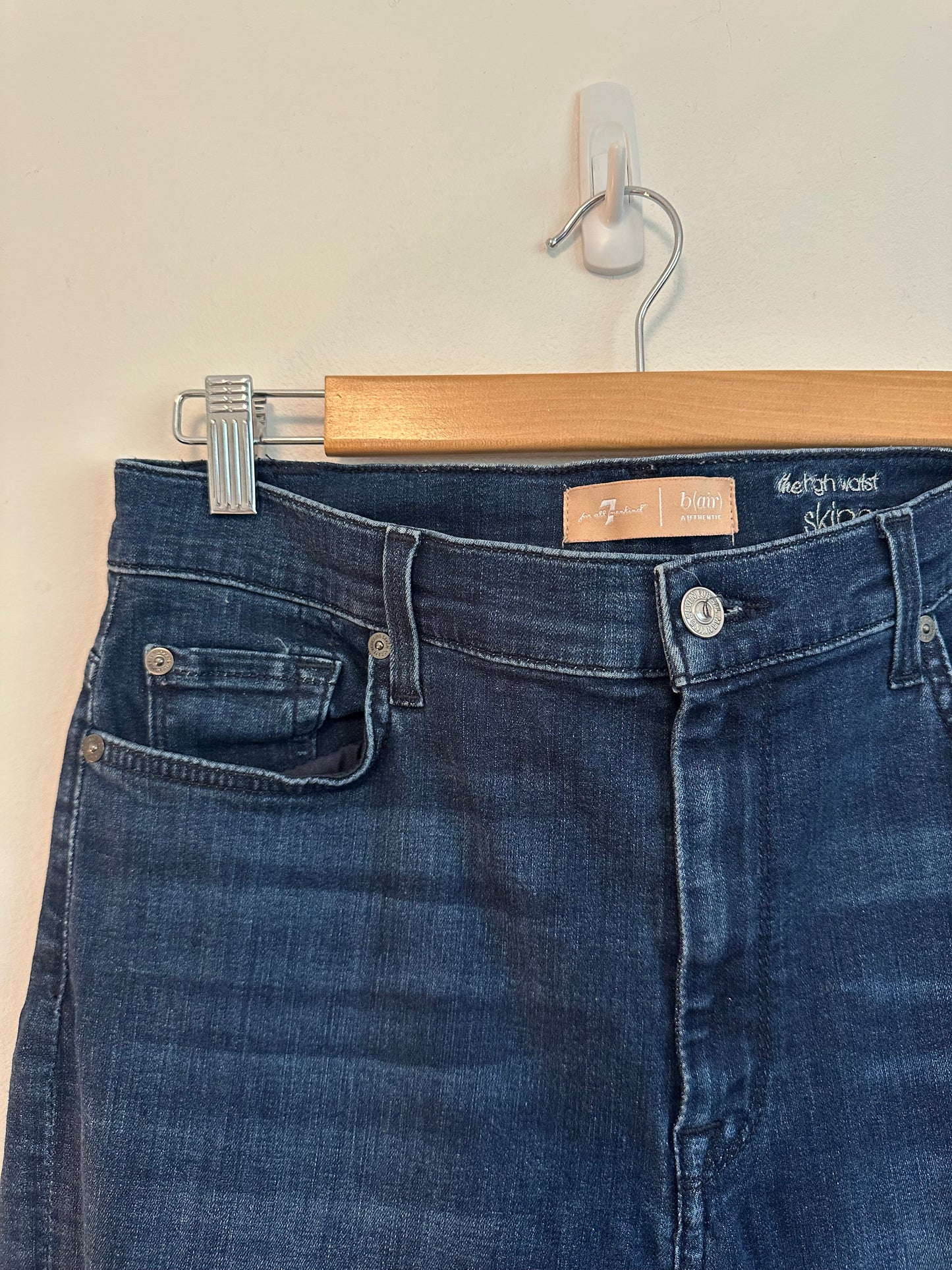 7 For All Mankind High Waist Skinny Jeans in Dark Wash Blue | Size 31