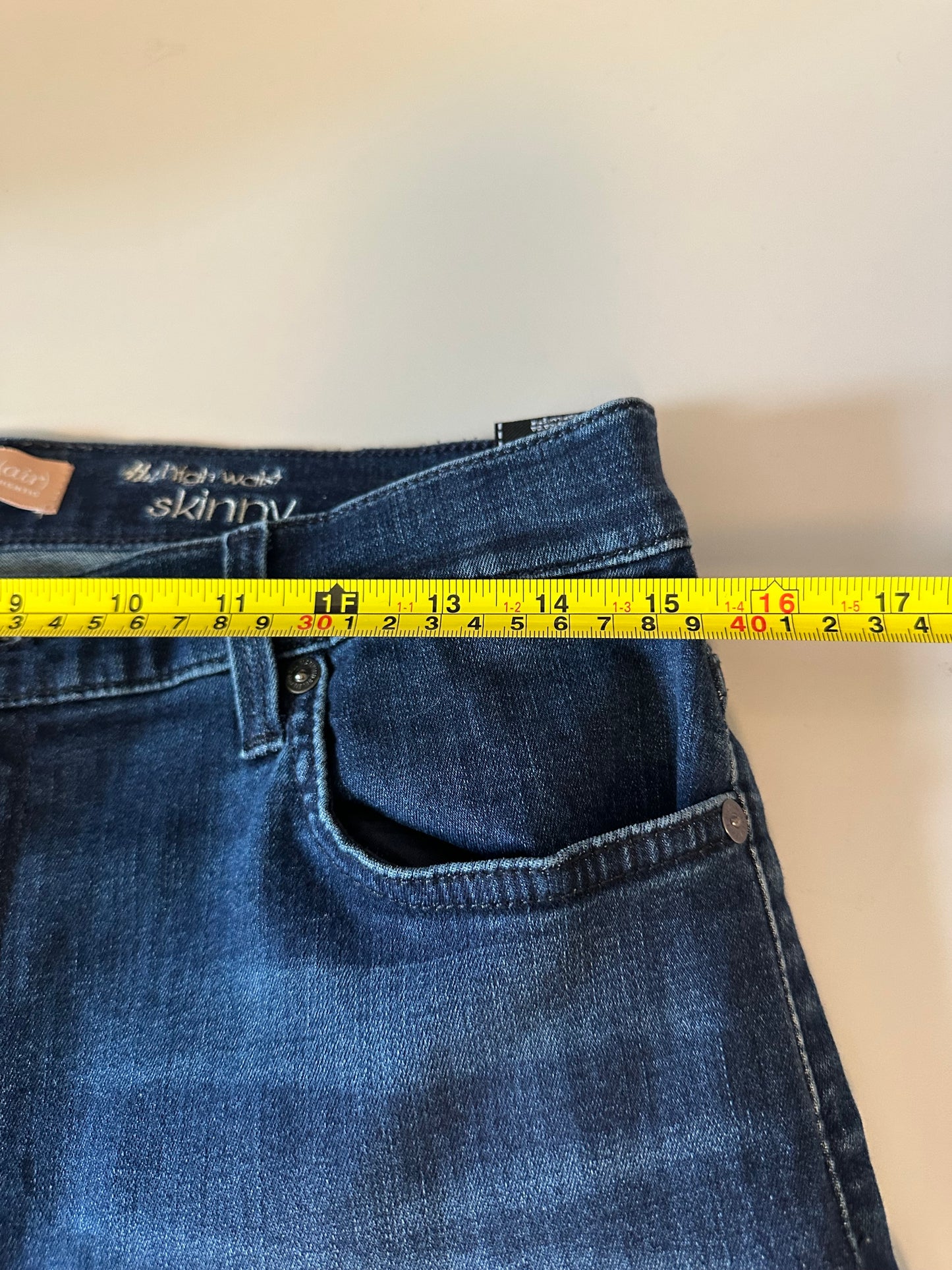 7 For All Mankind High Waist Skinny Jeans in Dark Wash Blue | Size 31