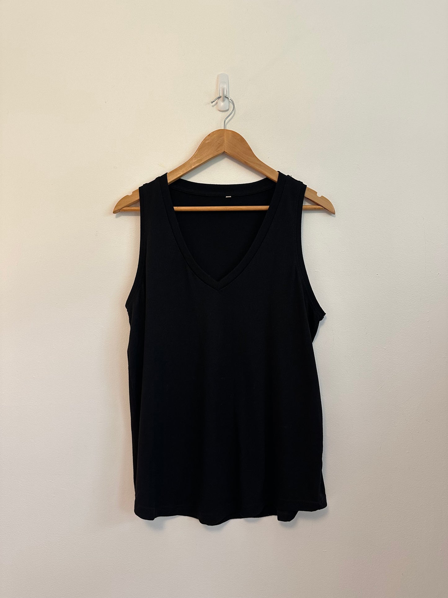 Black V-Neck Sleeveless Tank Top in Cotton Rayon Blend | Size Large