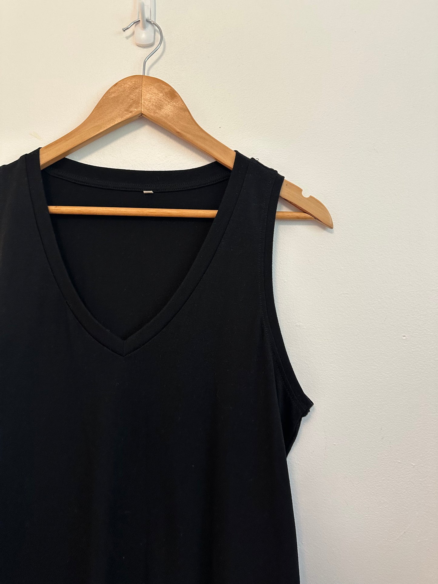 Black V-Neck Sleeveless Tank Top in Cotton Rayon Blend | Size Large