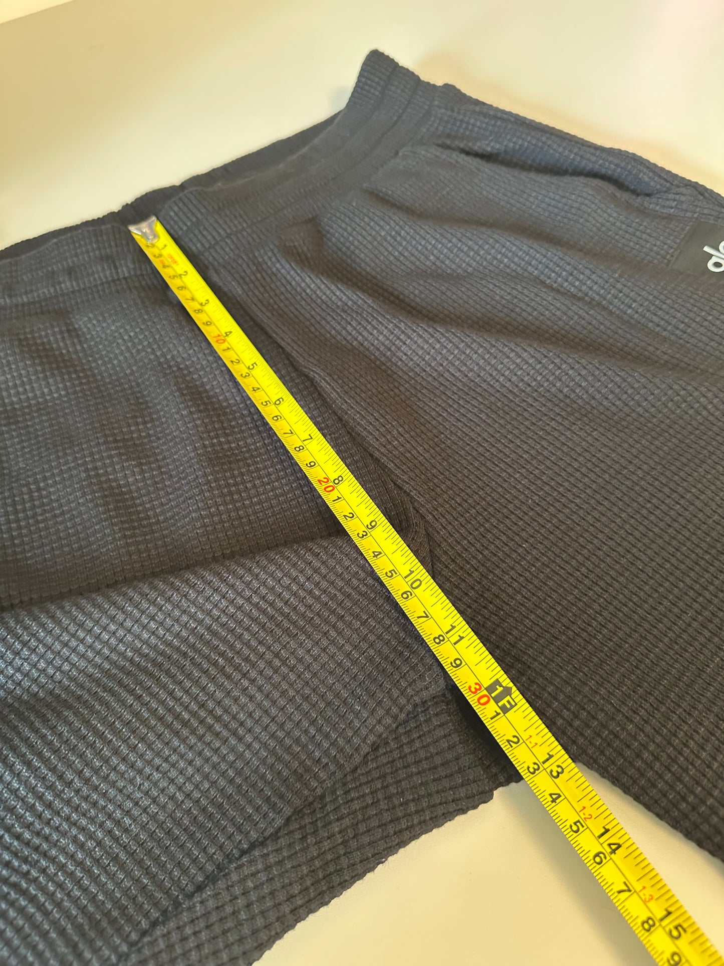 Alo Yoga Waffle Weekend Escape Jogger in Black | Size Large