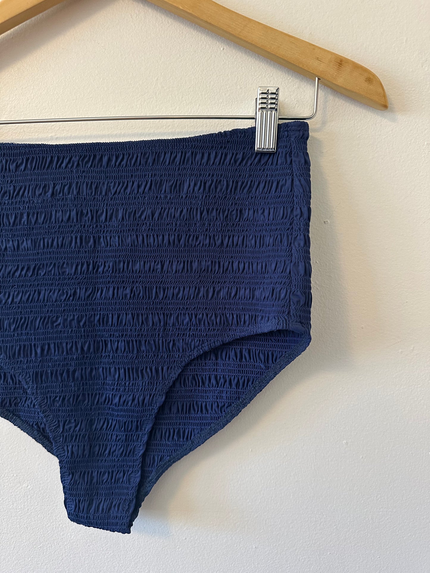 Sea Shyla Solid Smocked Bikini Bottoms in Navy Blue | Size Large