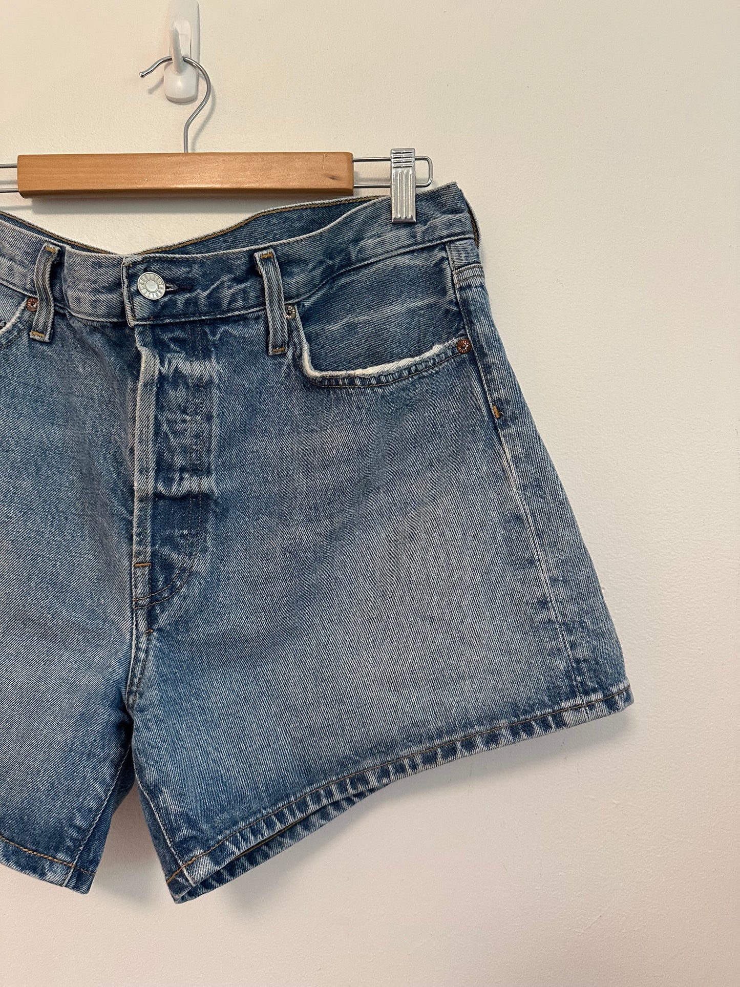 Agolde Parker Long High Rise Denim Shorts in Medium Wash Blue | Size 31