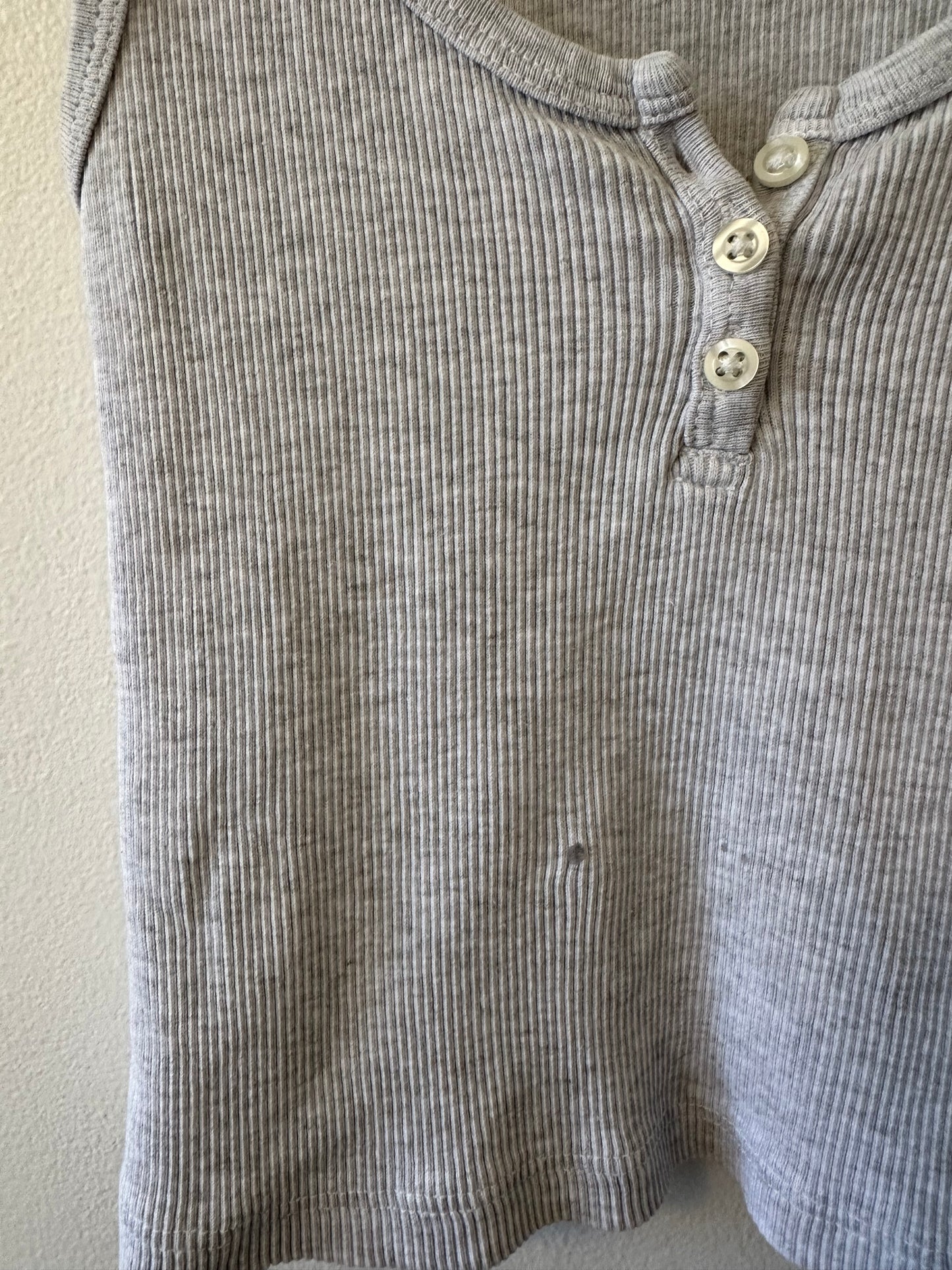Brandy Melville Cropped Ribbed Gray Sleeveless Henley