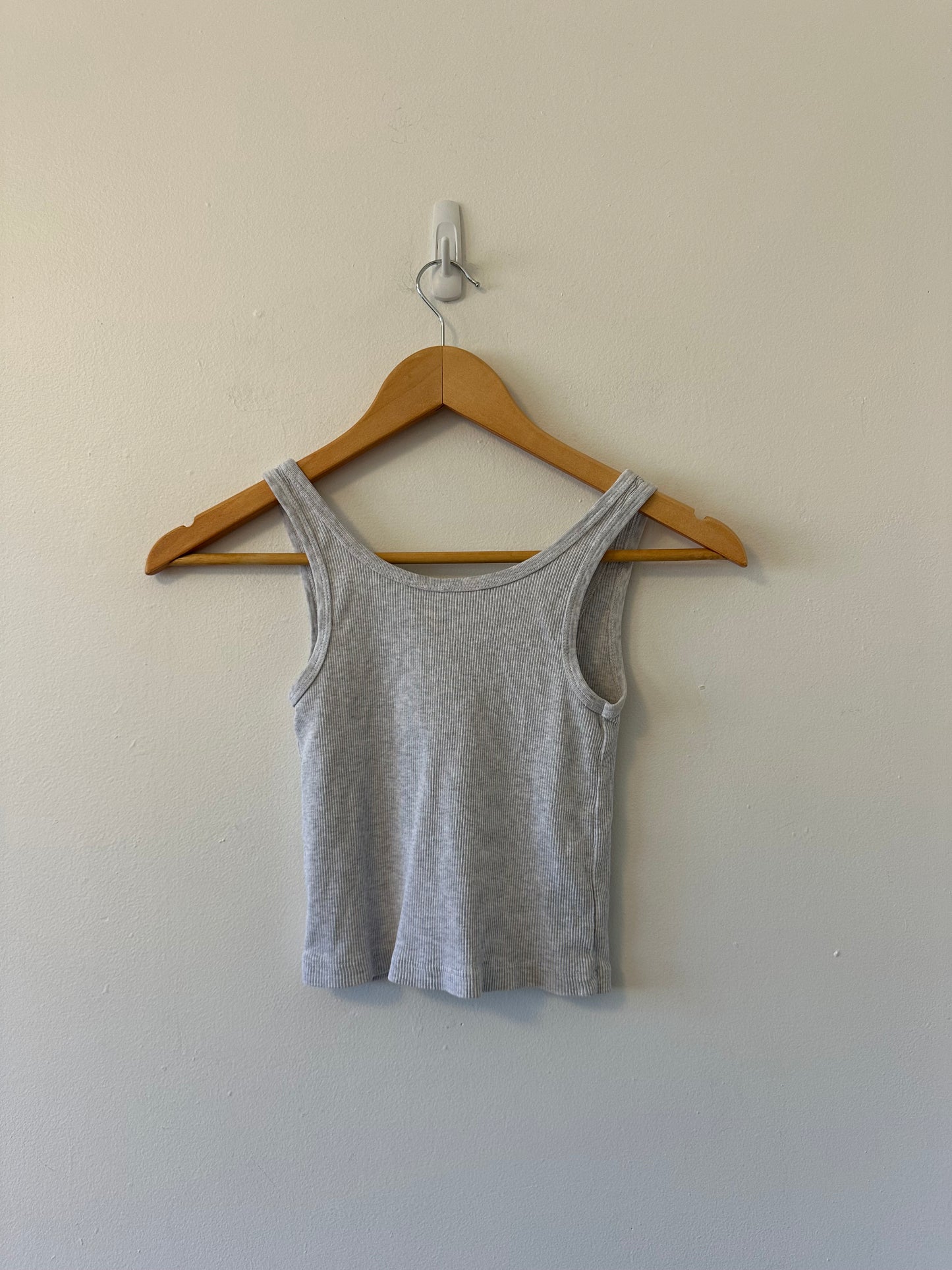 Brandy Melville Cropped Ribbed Gray Sleeveless Henley