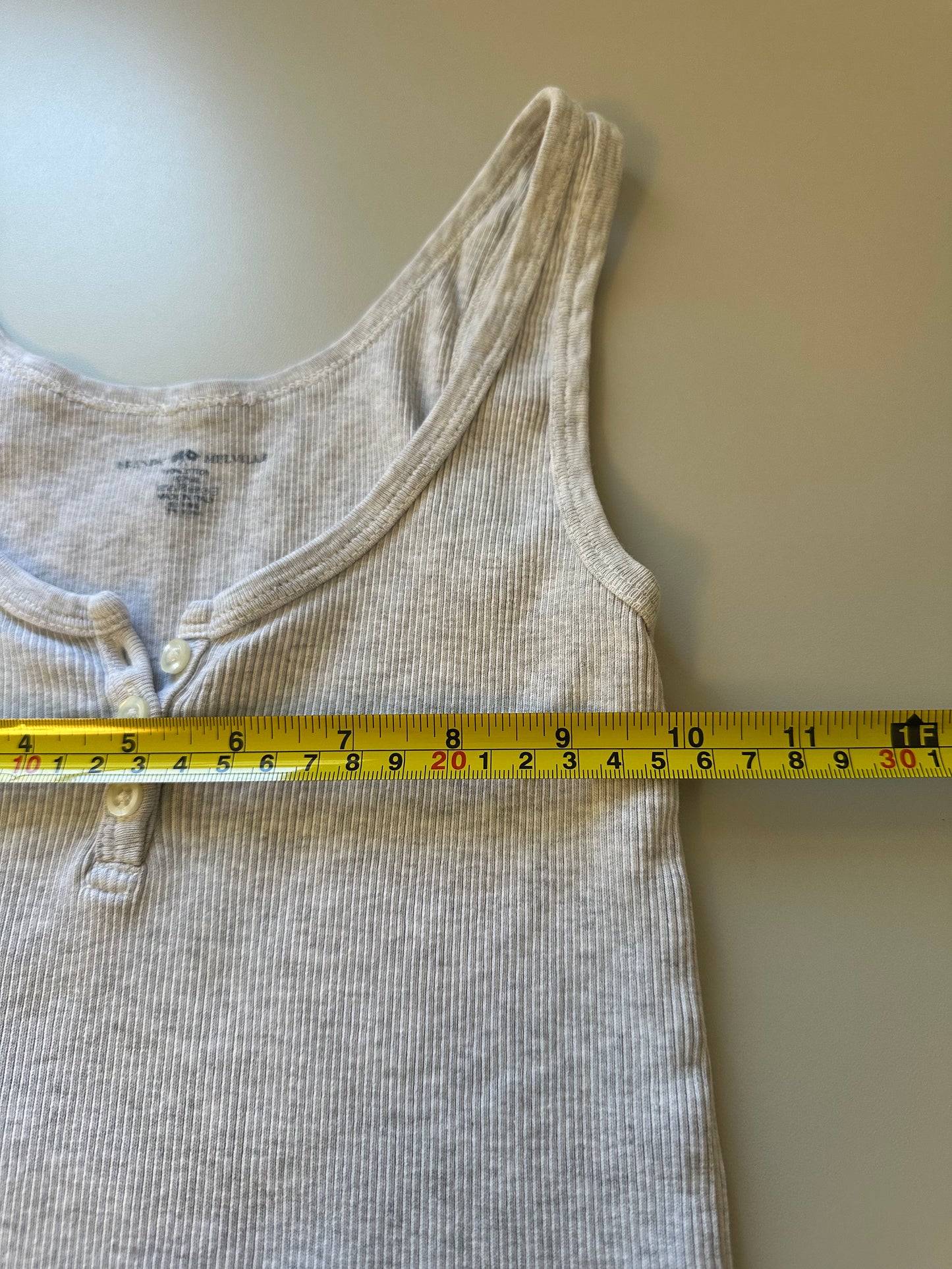 Brandy Melville Cropped Ribbed Gray Sleeveless Henley