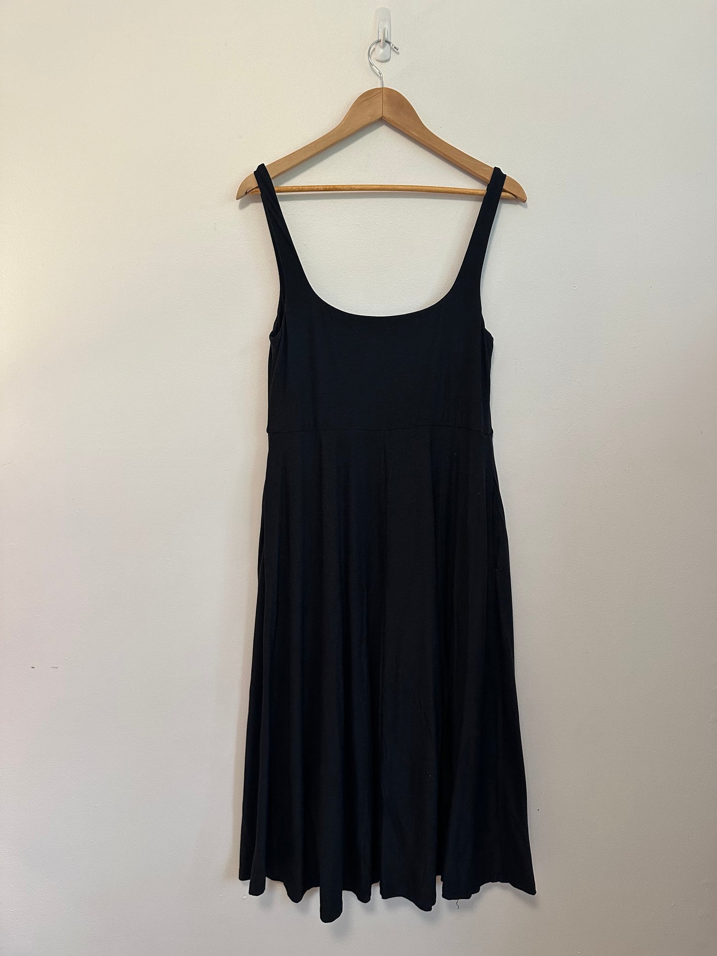 Beyond Yoga Featherweight At The Ready Square Neck Midi Dress in Black | Size XL