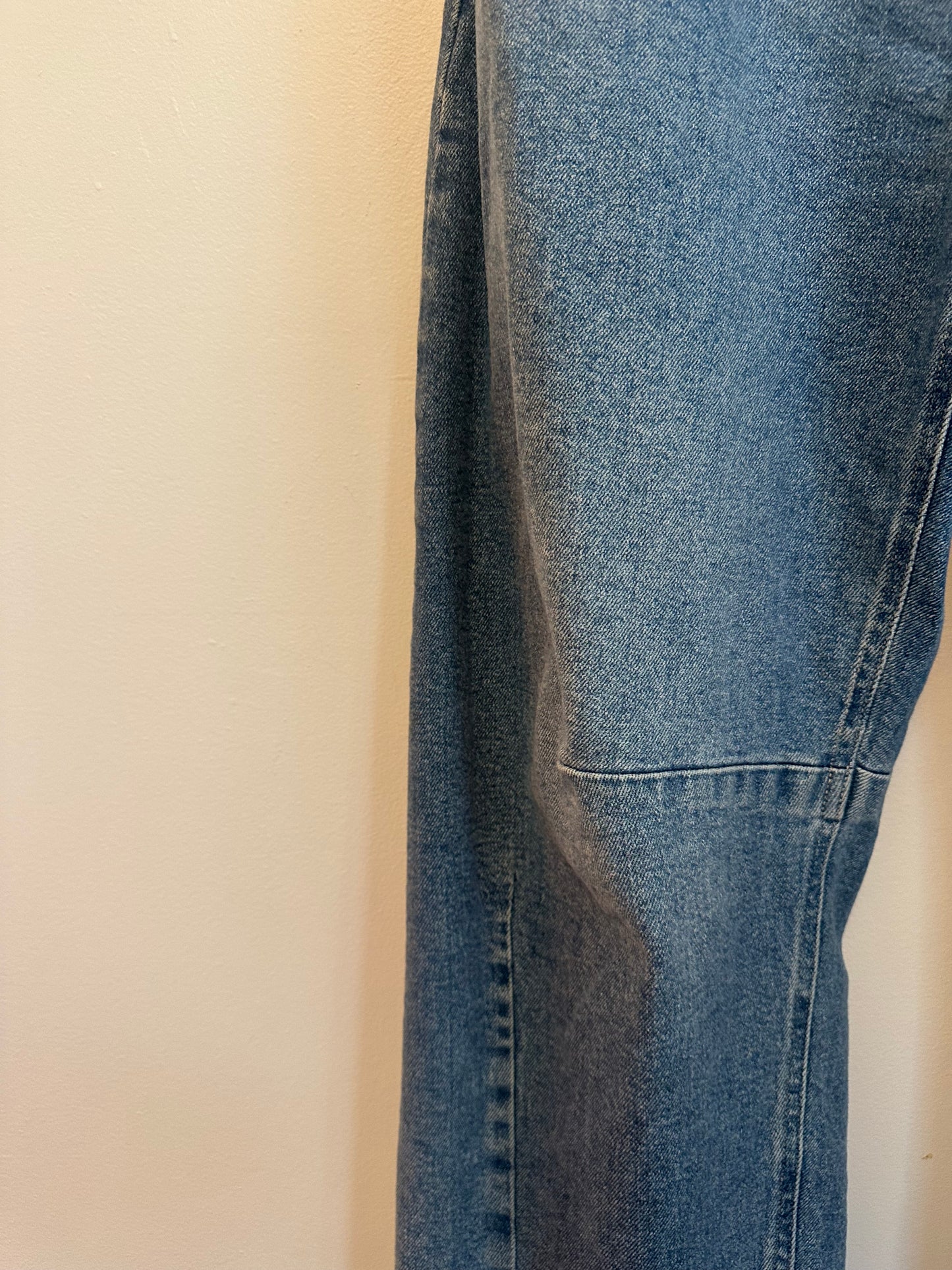 Just Black Denim Barrel Leg Raw Hem Jeans | Size 30