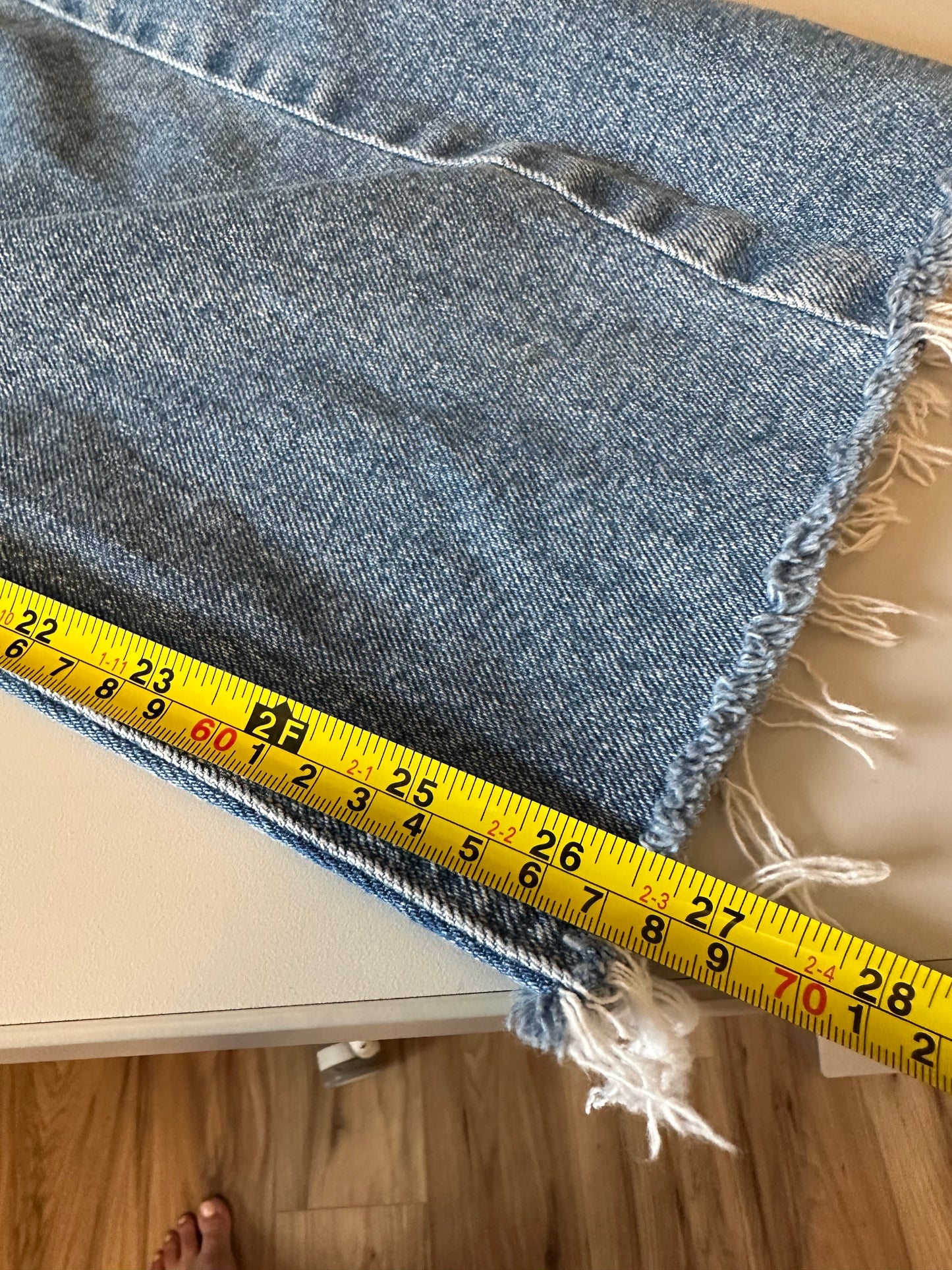 Just Black Denim Barrel Leg Raw Hem Jeans | Size 30