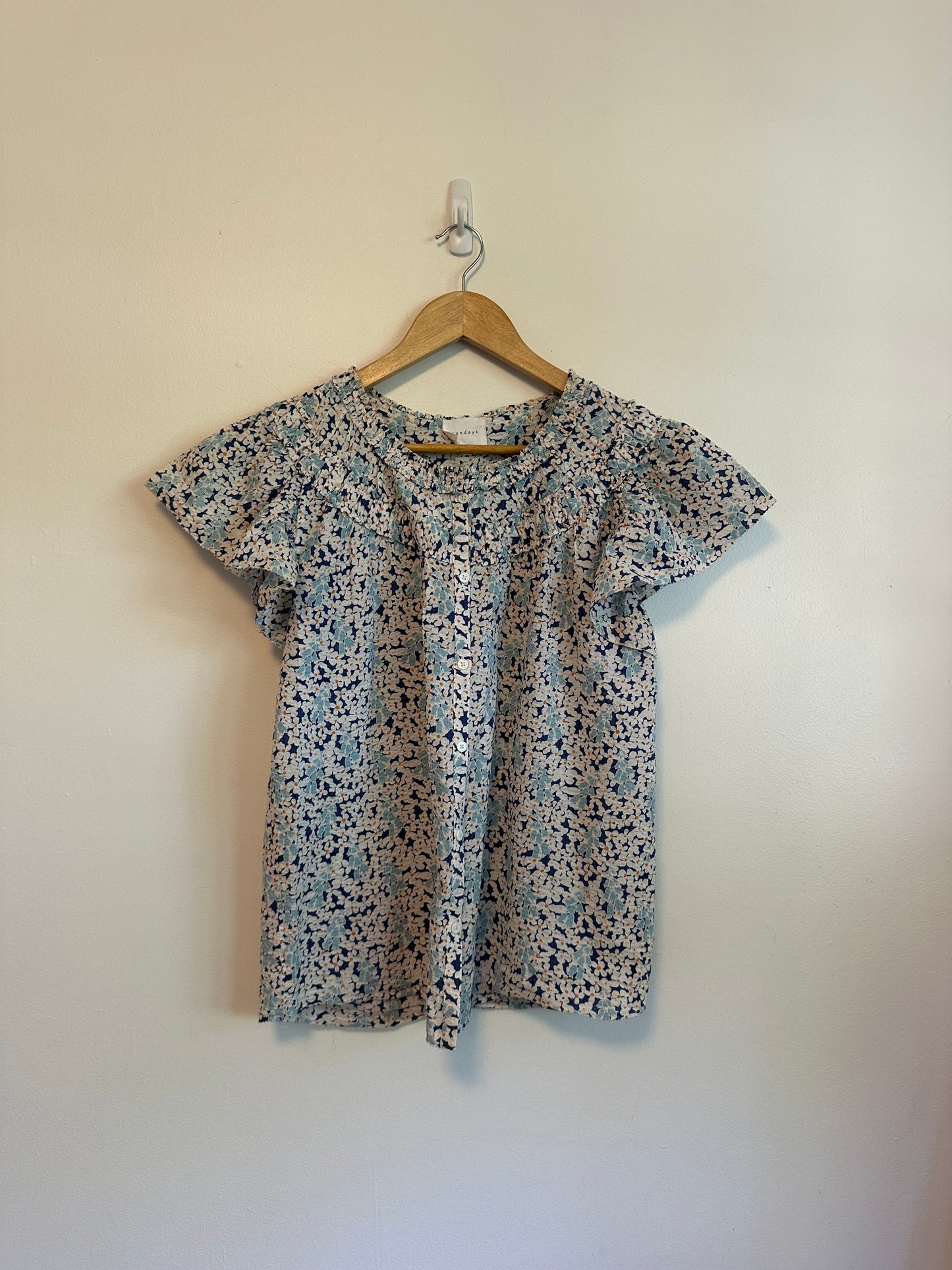 Sundays Blue Floral Flutter Sleeve Smocked Button Down Blouse | Size Medium