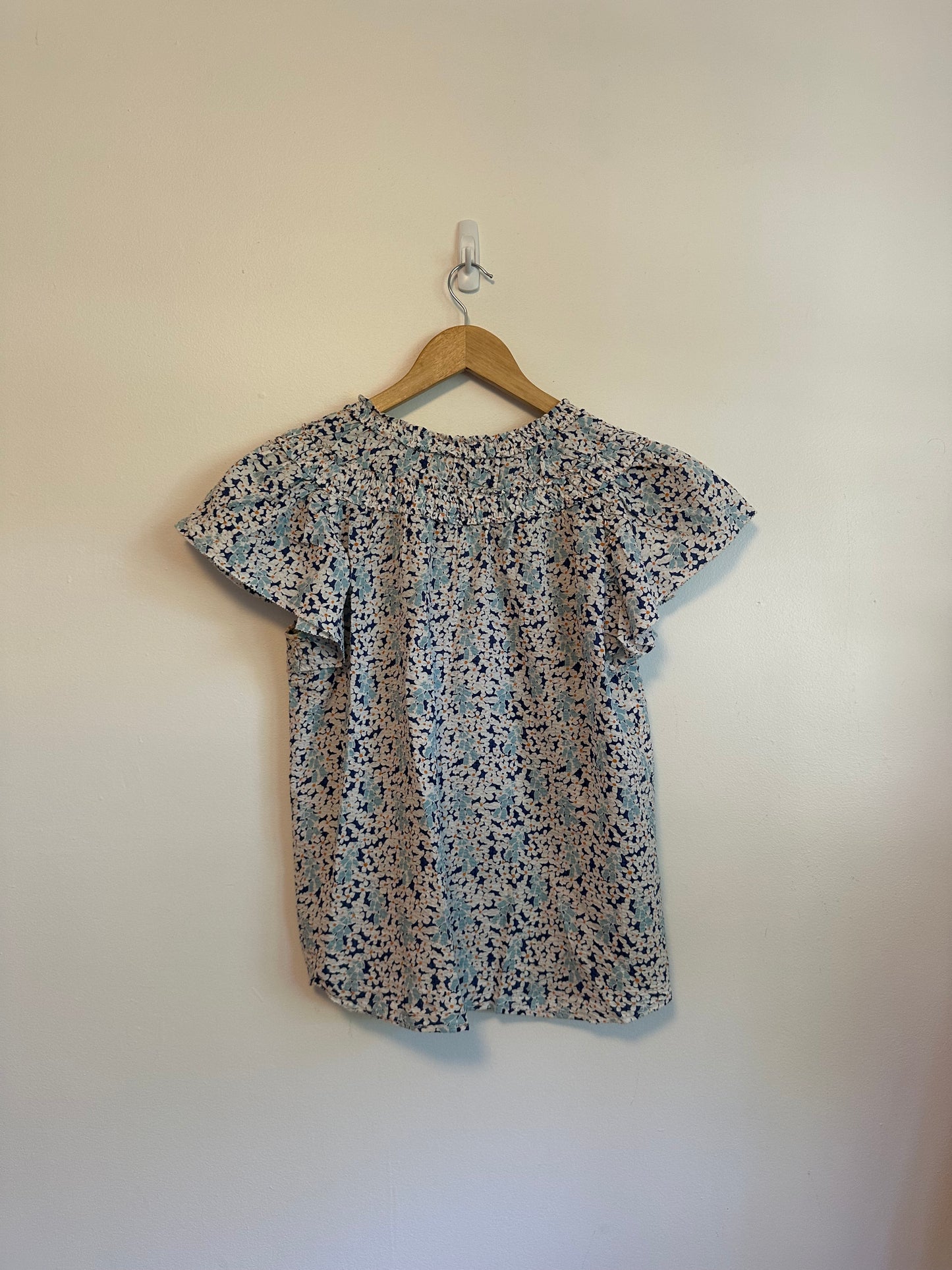 Sundays Blue Floral Flutter Sleeve Smocked Button Down Blouse | Size Medium