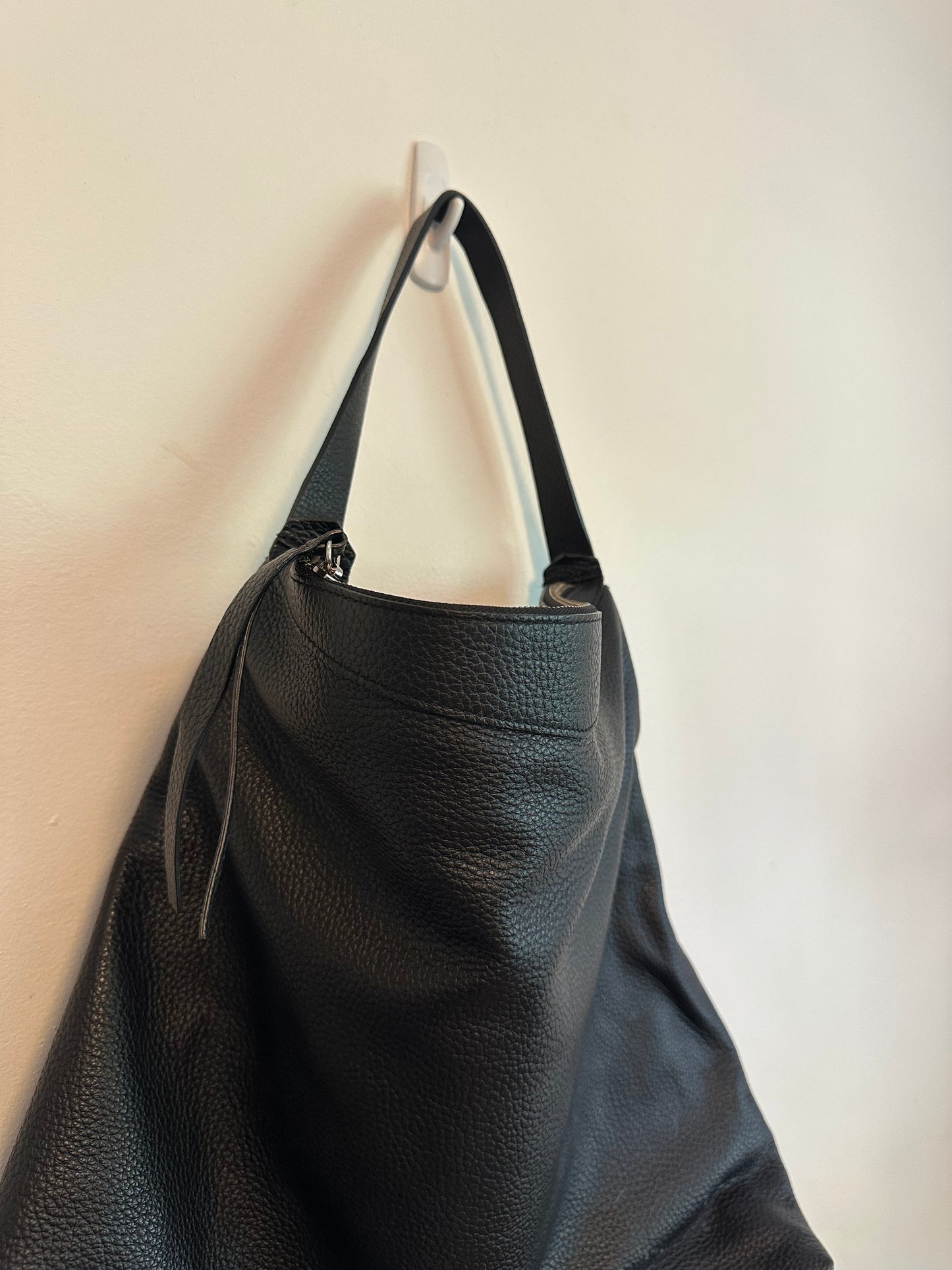 Everlane The Boss Bag Black Pebbled Italian Leather Hobo Shoulder Bag