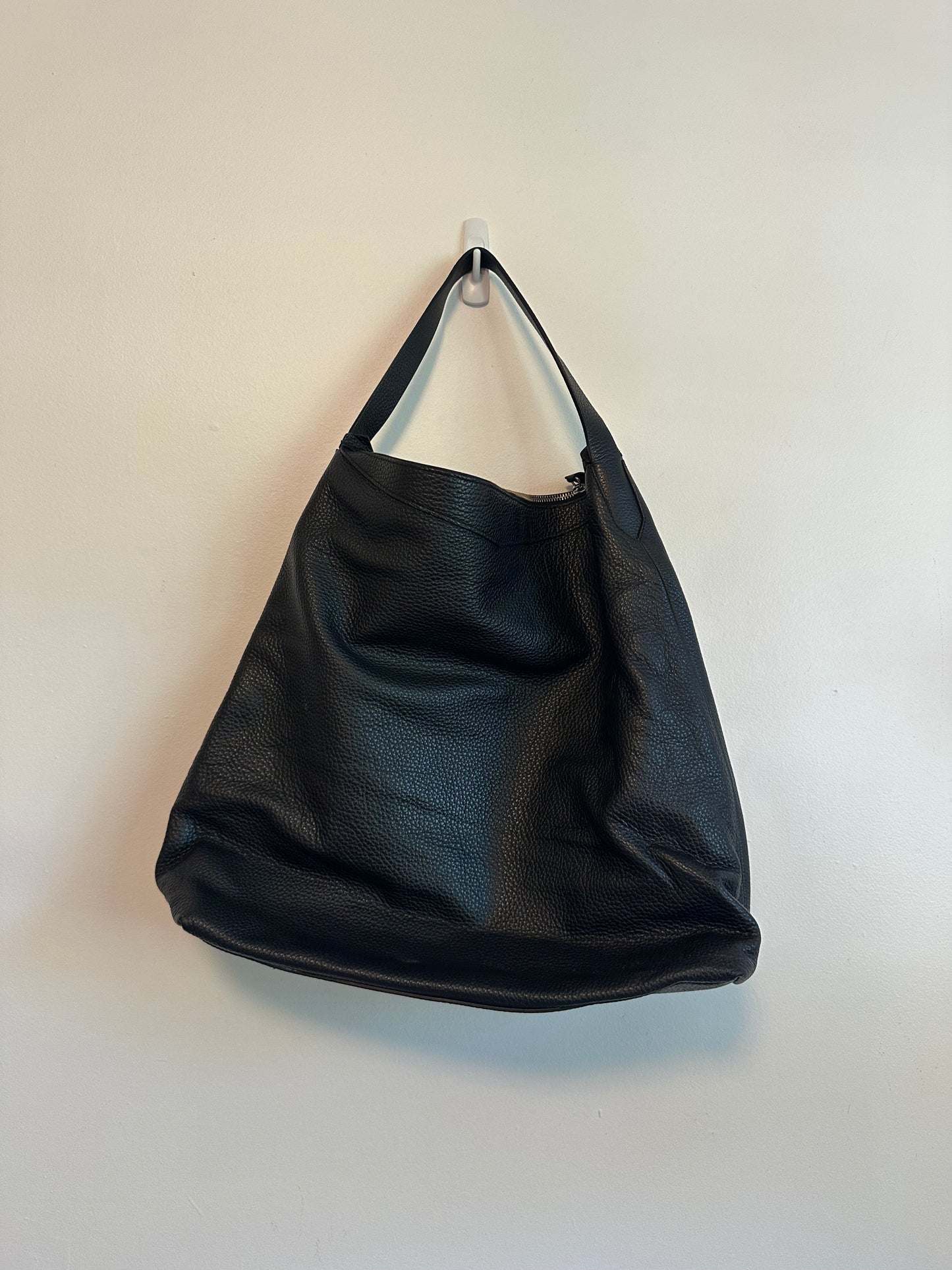Everlane The Boss Bag Black Pebbled Italian Leather Hobo Shoulder Bag