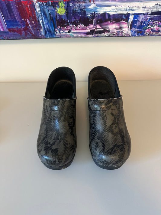 Dansko Professional Grey and Black Snakeskin Leather Clogs | Size 39