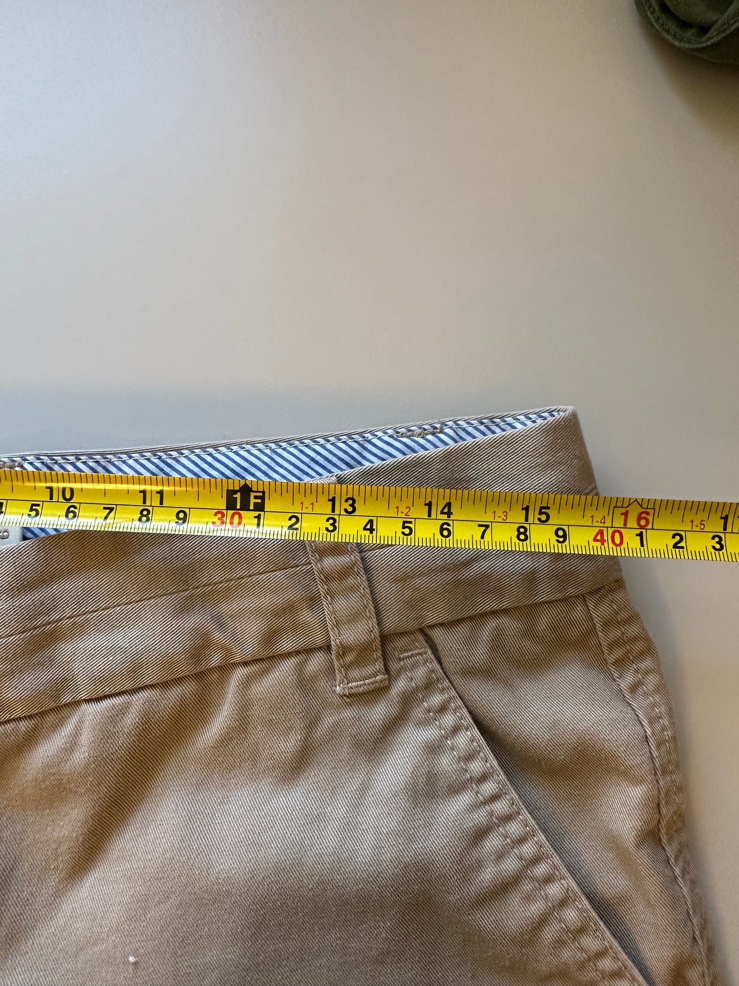 J. Crew Classic Chino Shorts in Khaki | Size 6