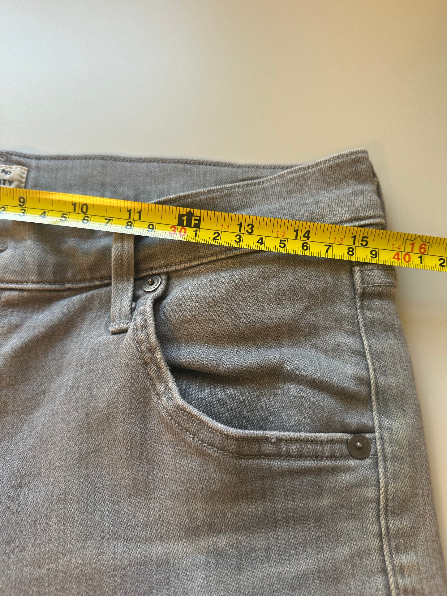 Citizens of Humanity Cropped Gray Distressed Straight Leg Jeans | Size 27