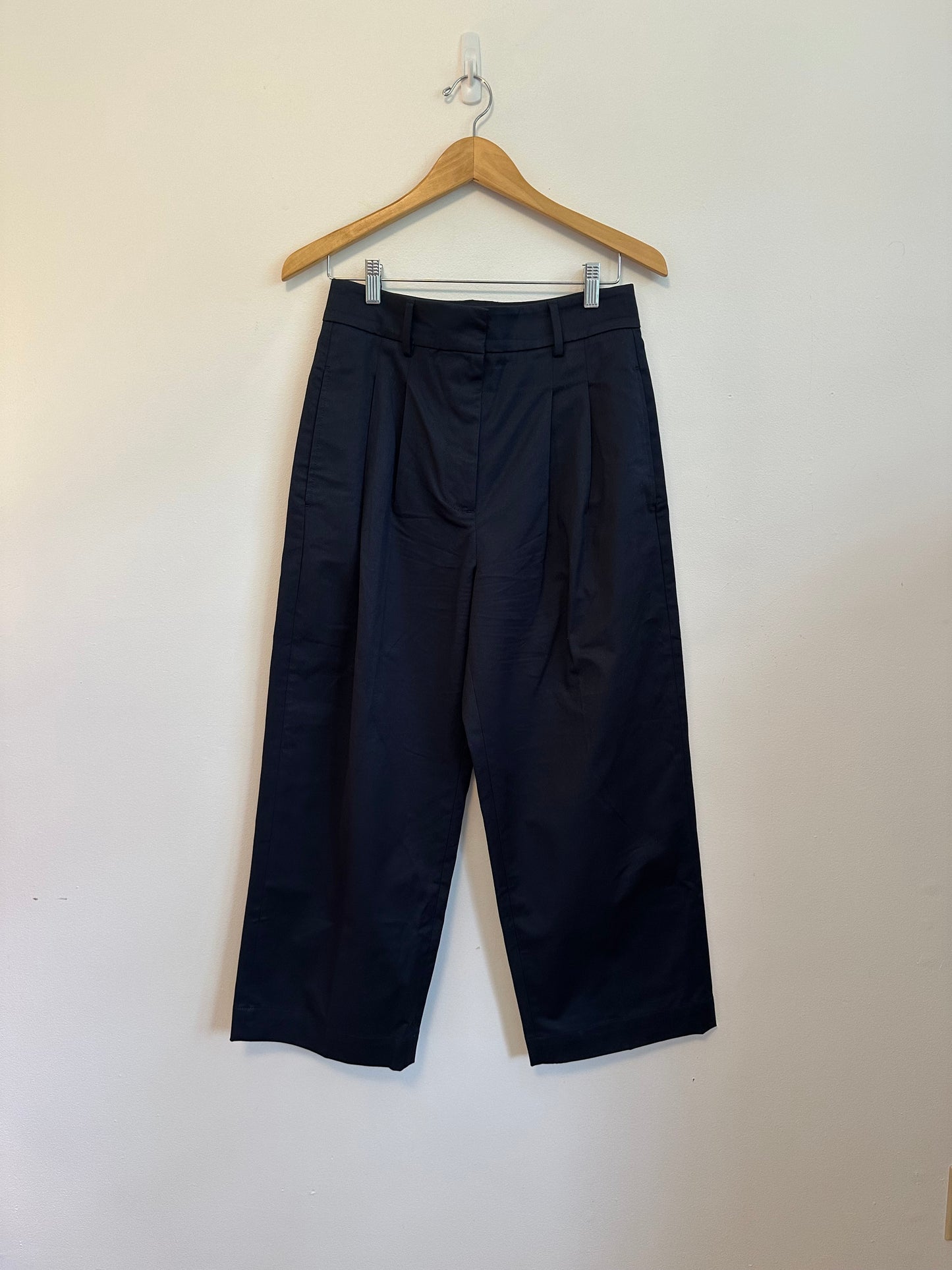 Banana Republic Navy Blue Pleated Wide Leg Cropped Trousers | Size 6 Petite