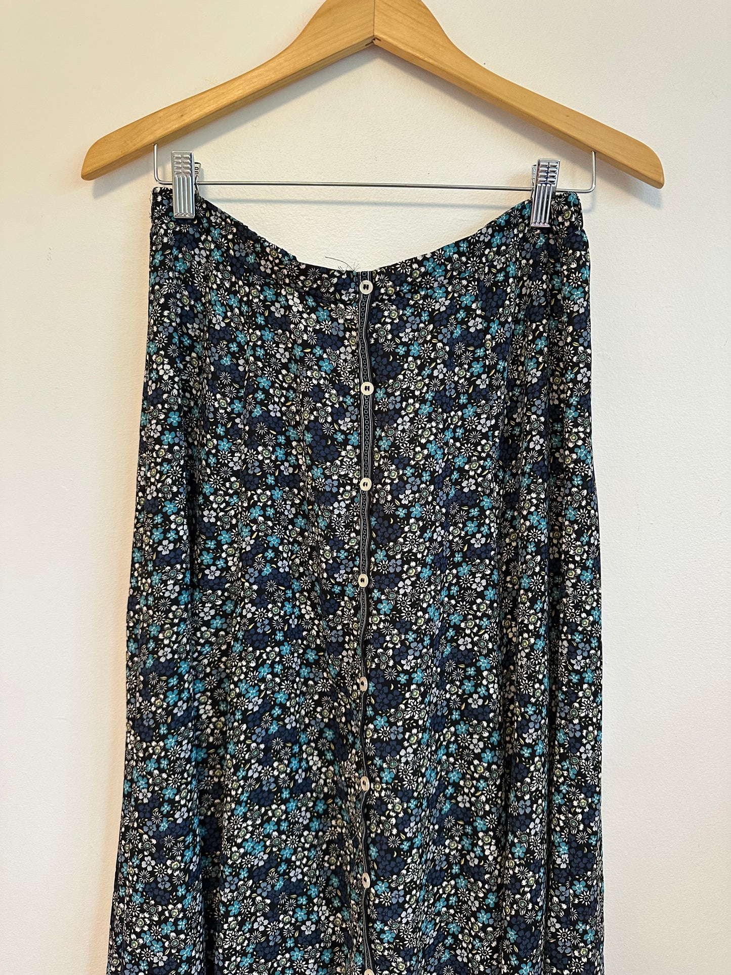 Max Studio Blue Floral Button Front Elastic Waist Midi Skirt | Size Medium