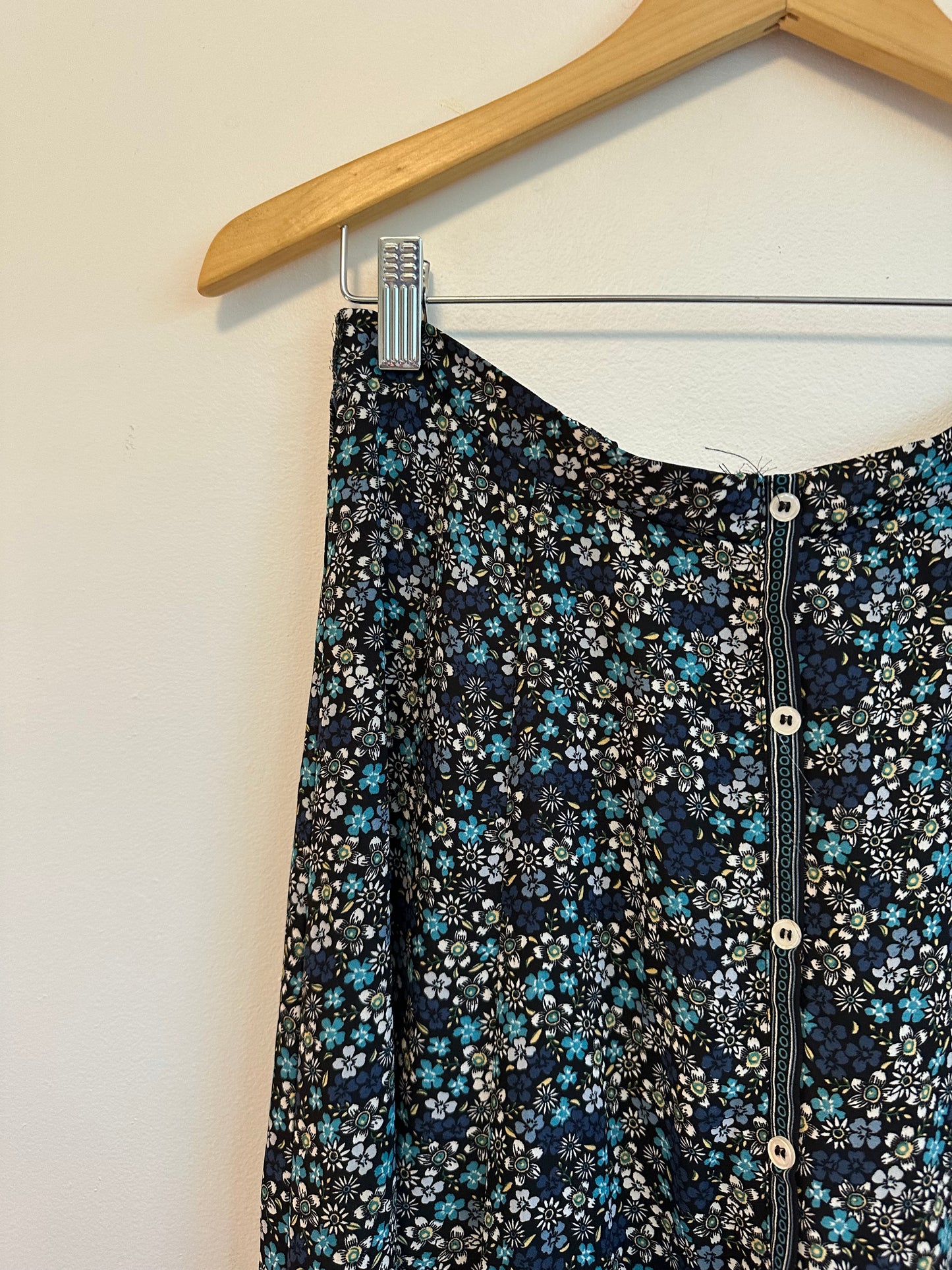 Max Studio Blue Floral Button Front Elastic Waist Midi Skirt | Size Medium