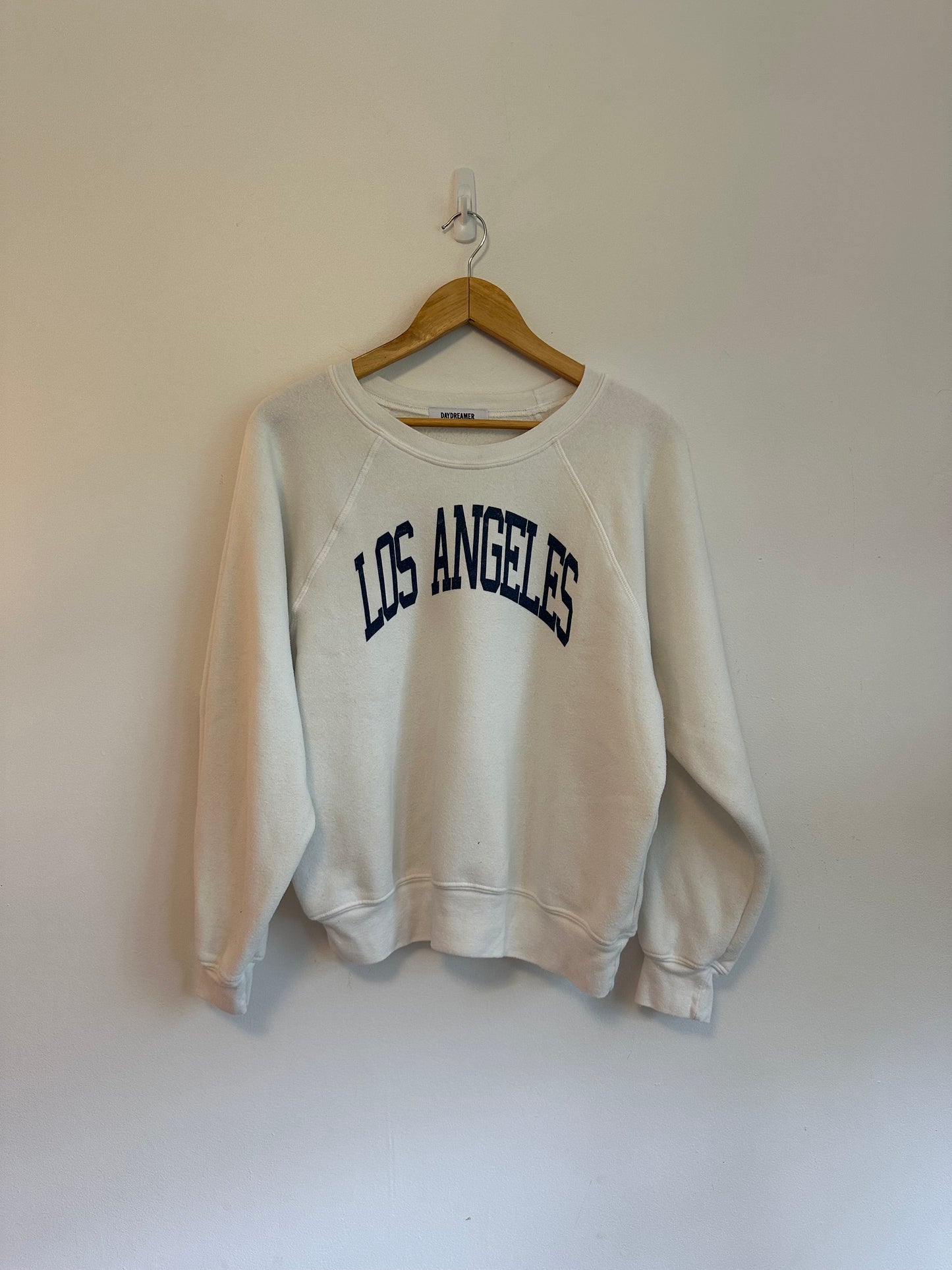 Daydreamer Los Angeles Graphic Raglan Sweatshirt in White and Navy Blue | Size Large