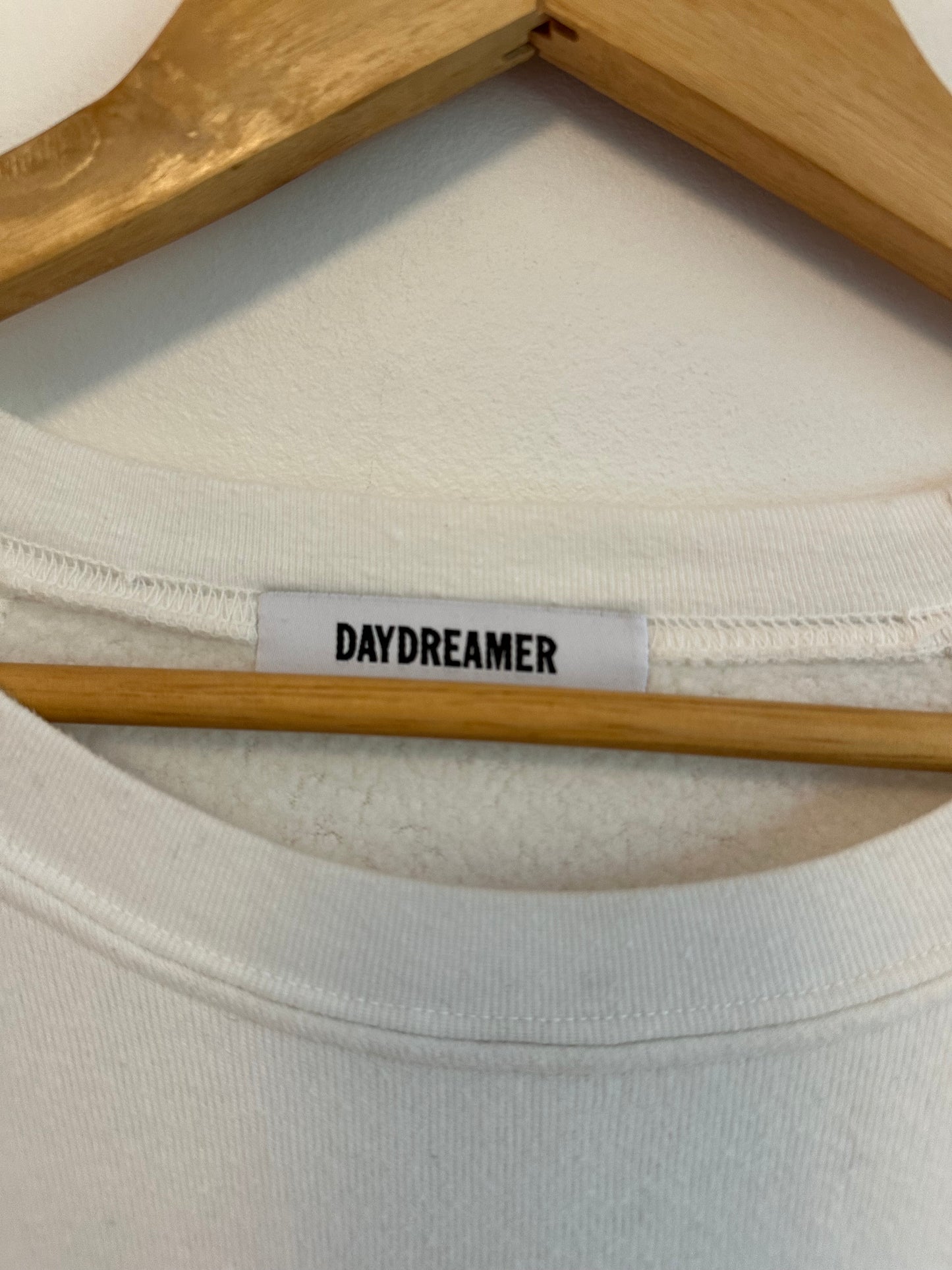 Daydreamer Los Angeles Graphic Raglan Sweatshirt in White and Navy Blue | Size Large