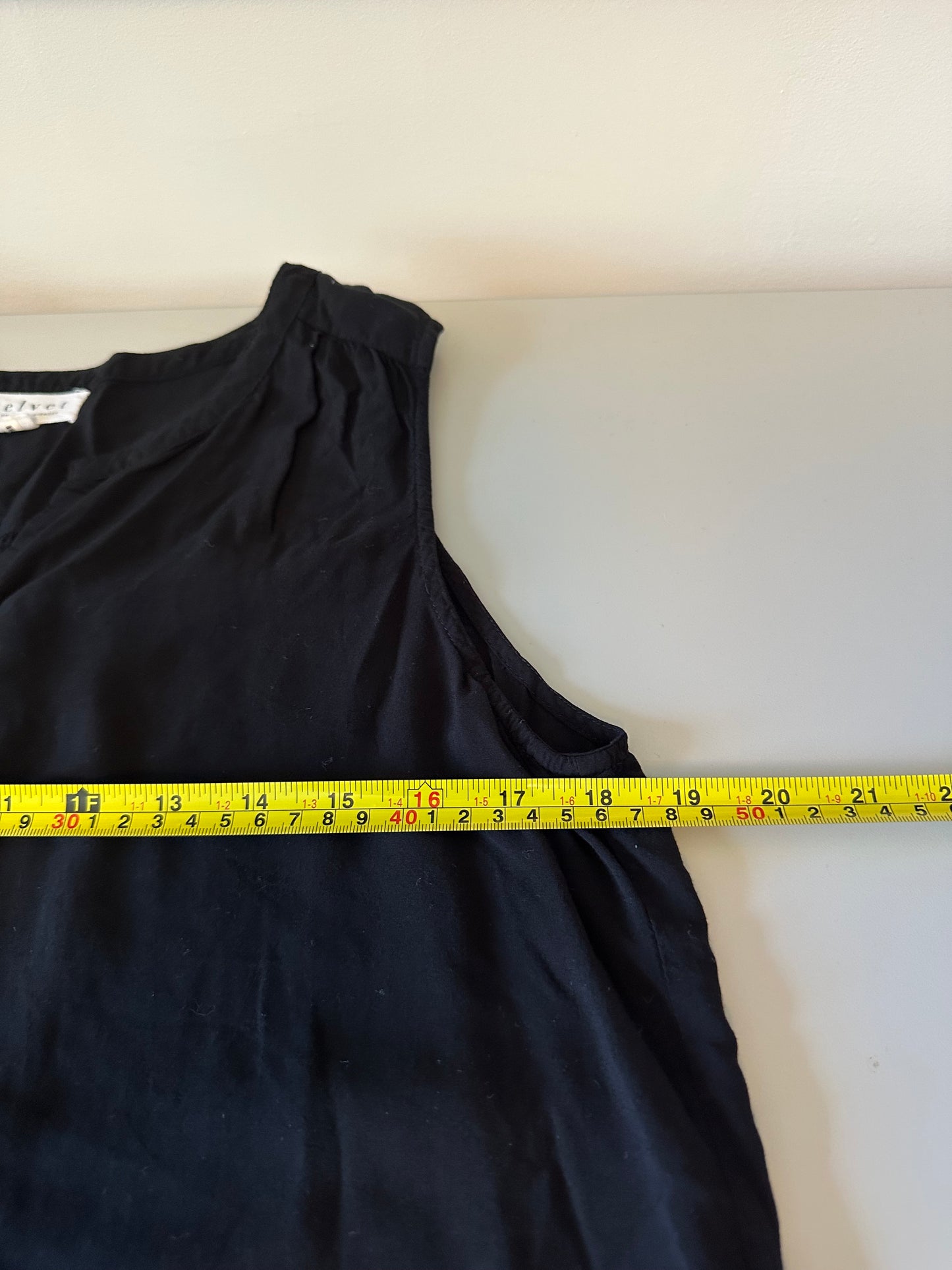 Velvet by Graham & Spencer Black Sleeveless Henley Blouse | Size Medium