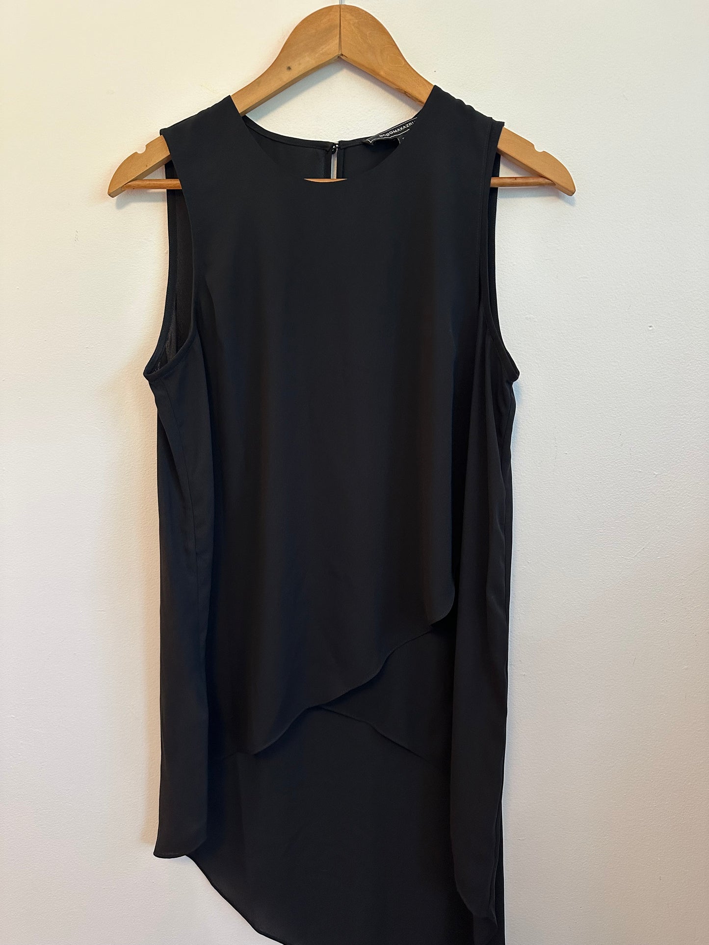 BCBGMAXAZRIA Asymmetrical Handkerchief Hem Sleeveless Blouse in Black | Size Small