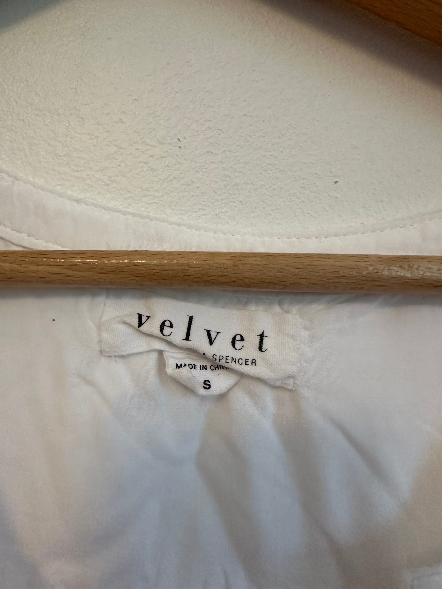 Velvet by Graham & Spencer White Viscose Sleeveless Henley Blouse | Size Small