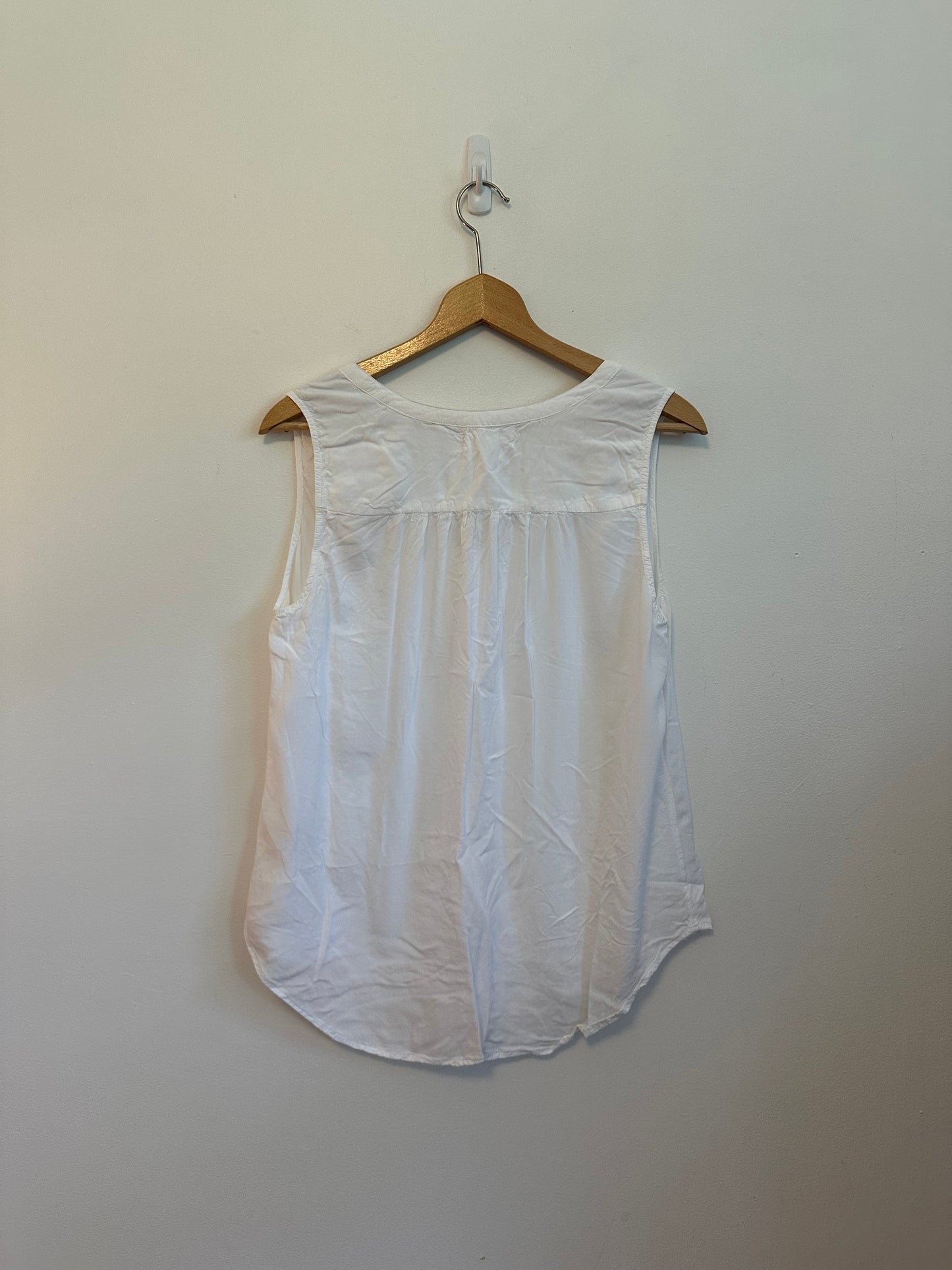 Velvet by Graham & Spencer White Viscose Sleeveless Henley Blouse | Size Small