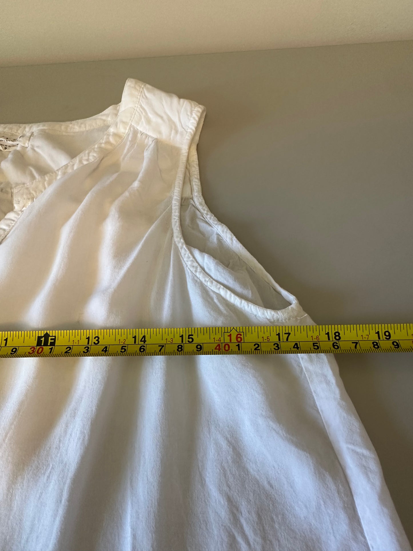 Velvet by Graham & Spencer White Viscose Sleeveless Henley Blouse | Size Small