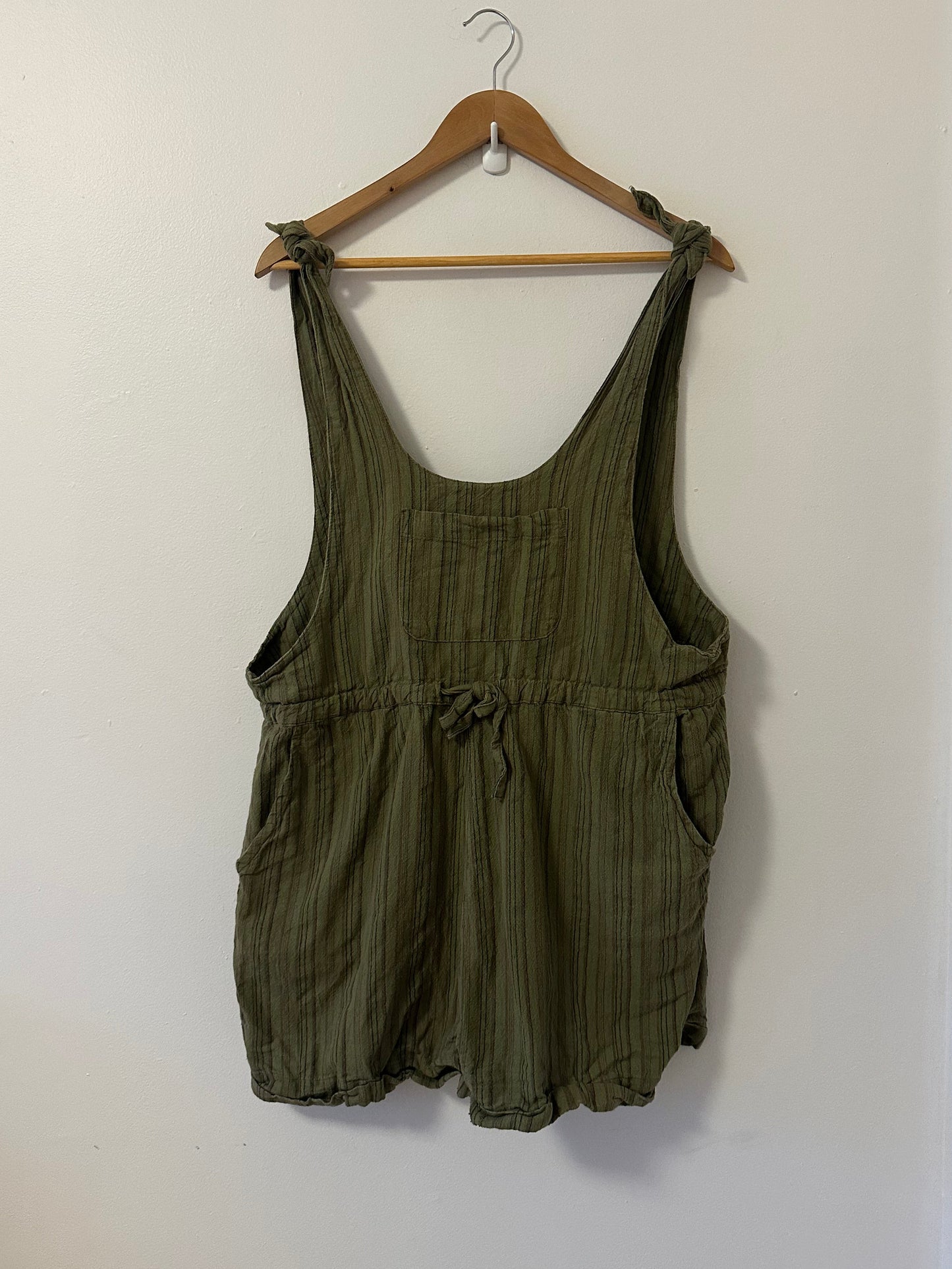 Soul Flower Slouchy Green Striped Overall Shorts | Size Large/XL