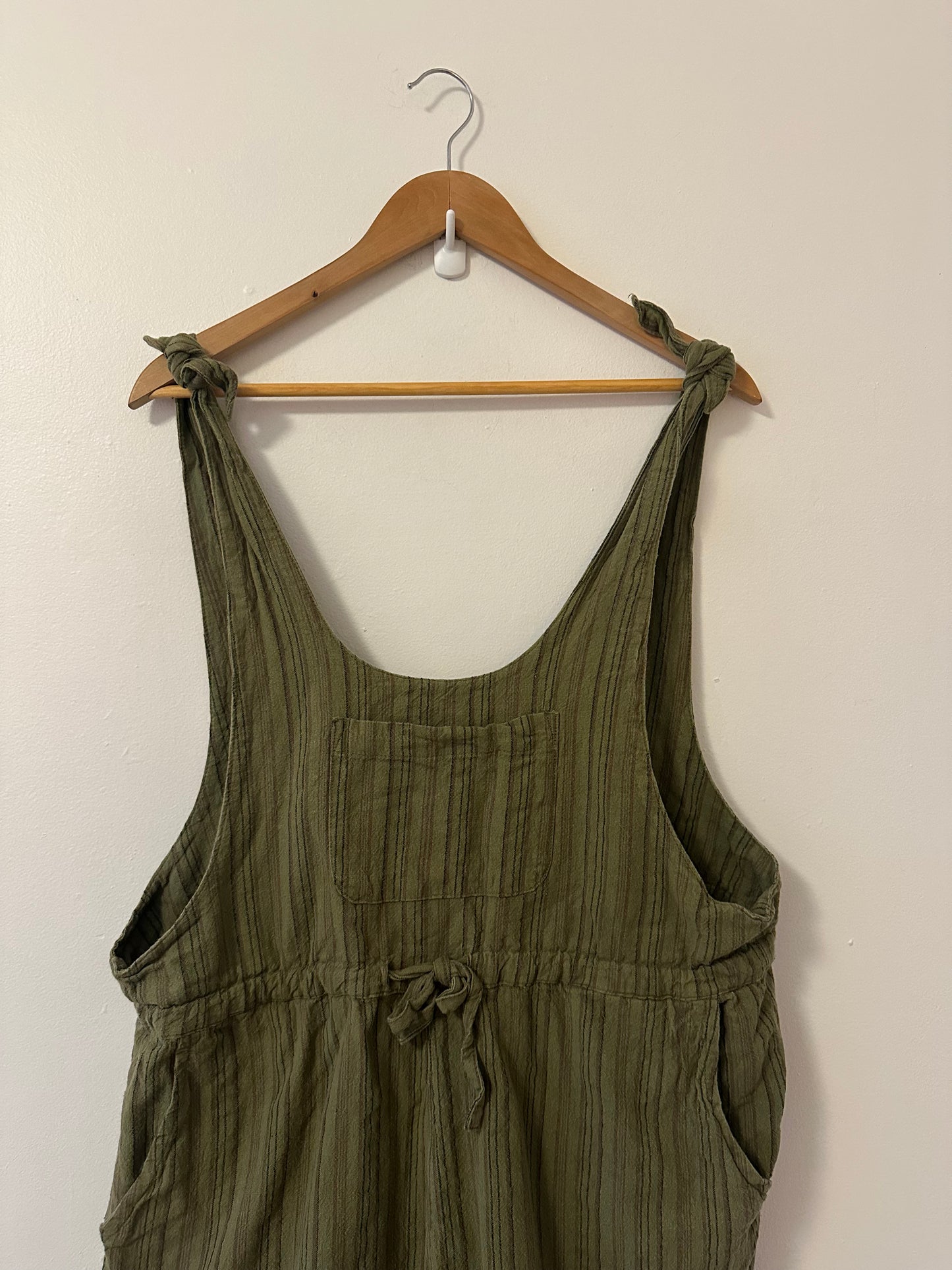 Soul Flower Slouchy Green Striped Overall Shorts | Size Large/XL