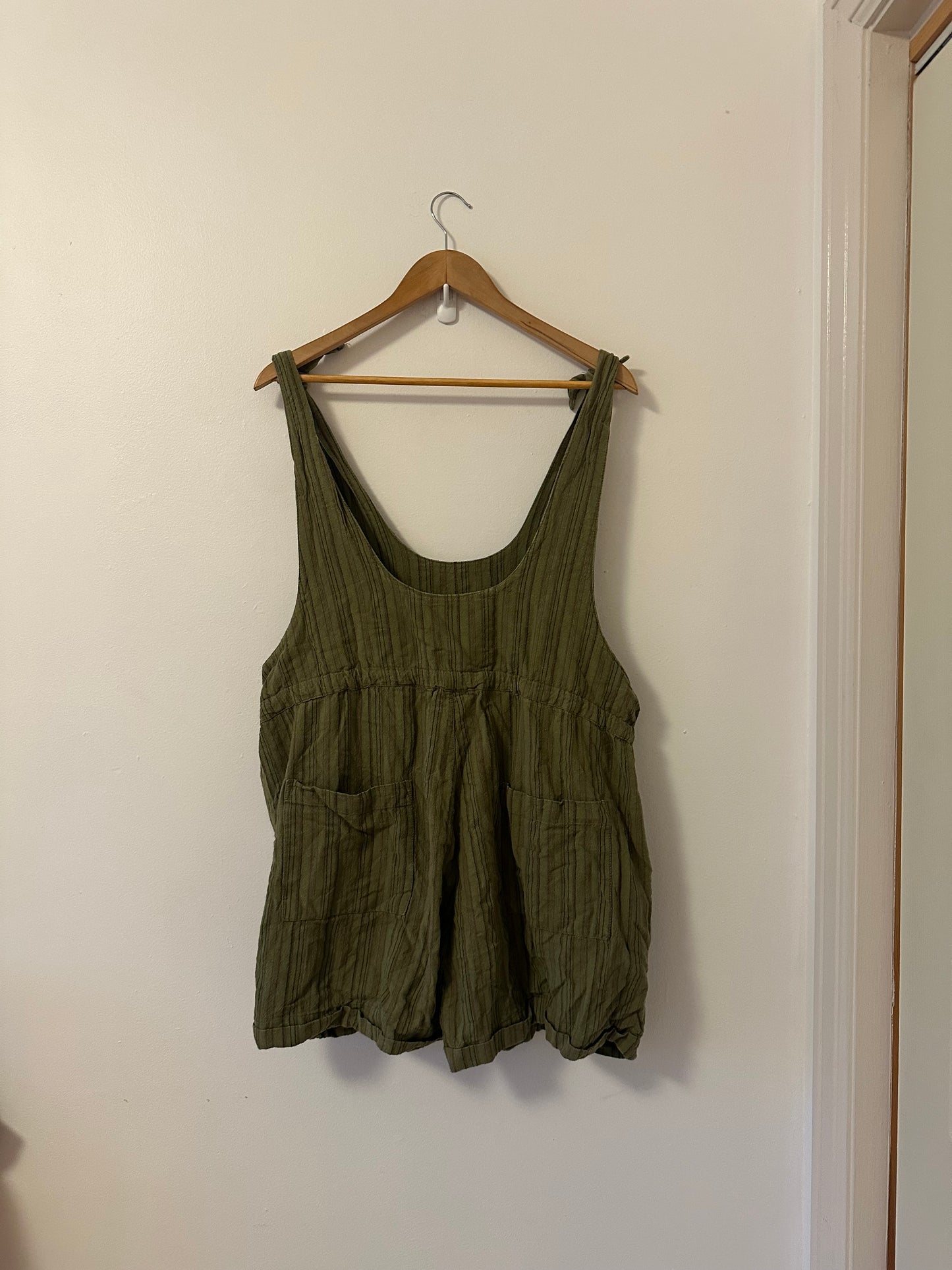 Soul Flower Slouchy Green Striped Overall Shorts | Size Large/XL