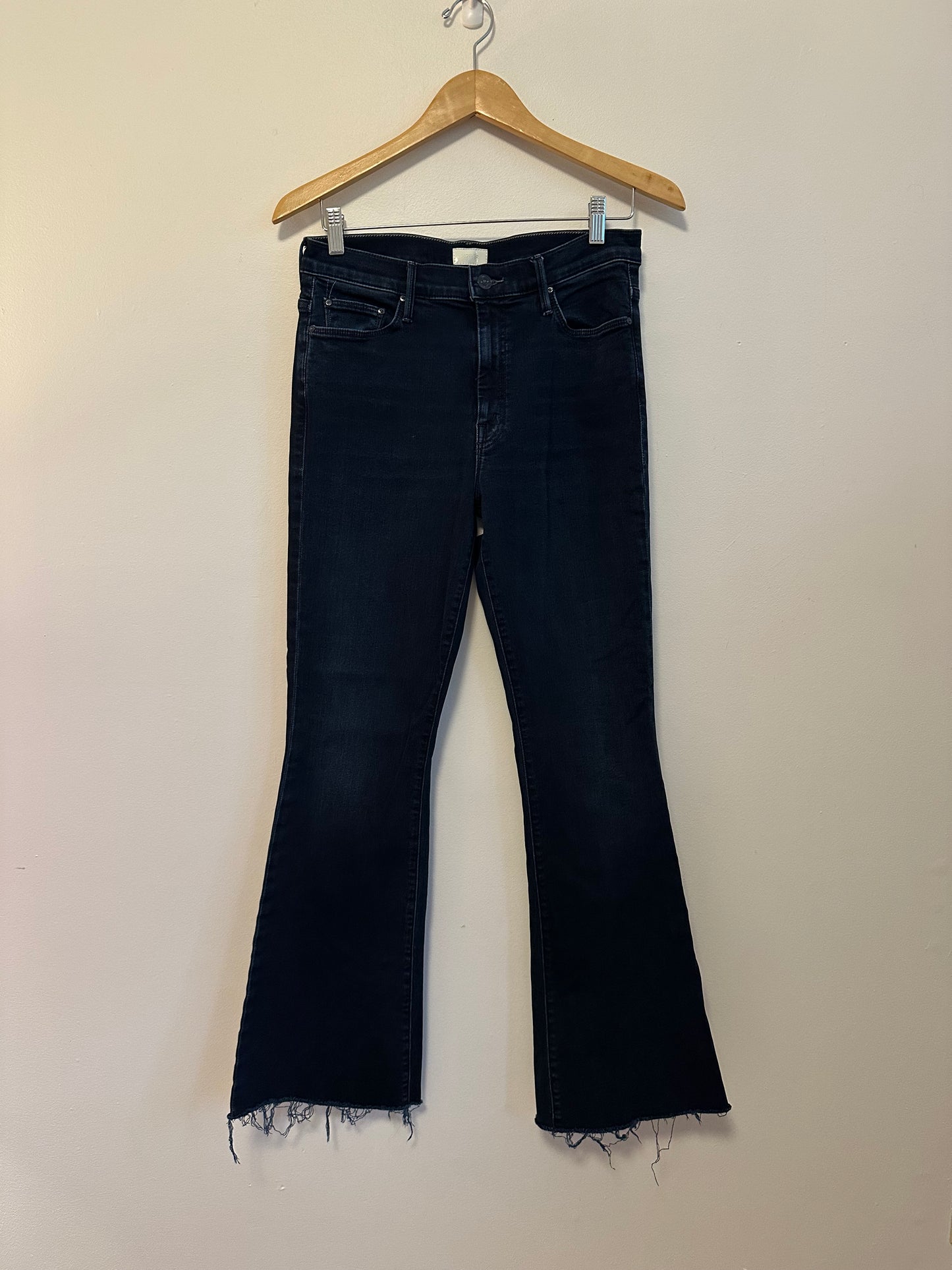 Mother The Weekender Fray Jeans in Chip On My Shoulder Wash | Size 30