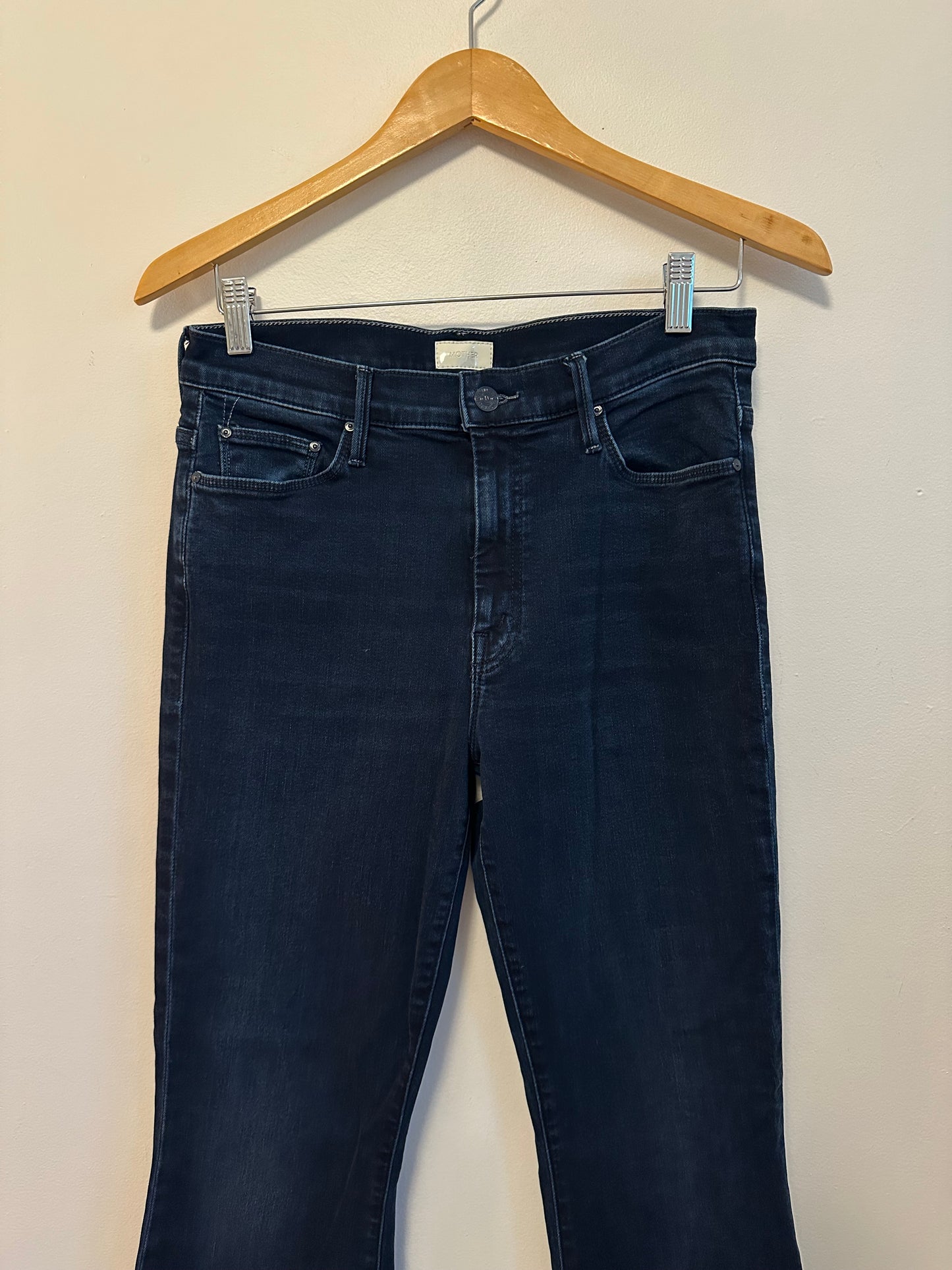 Mother The Weekender Fray Jeans in Chip On My Shoulder Wash | Size 30