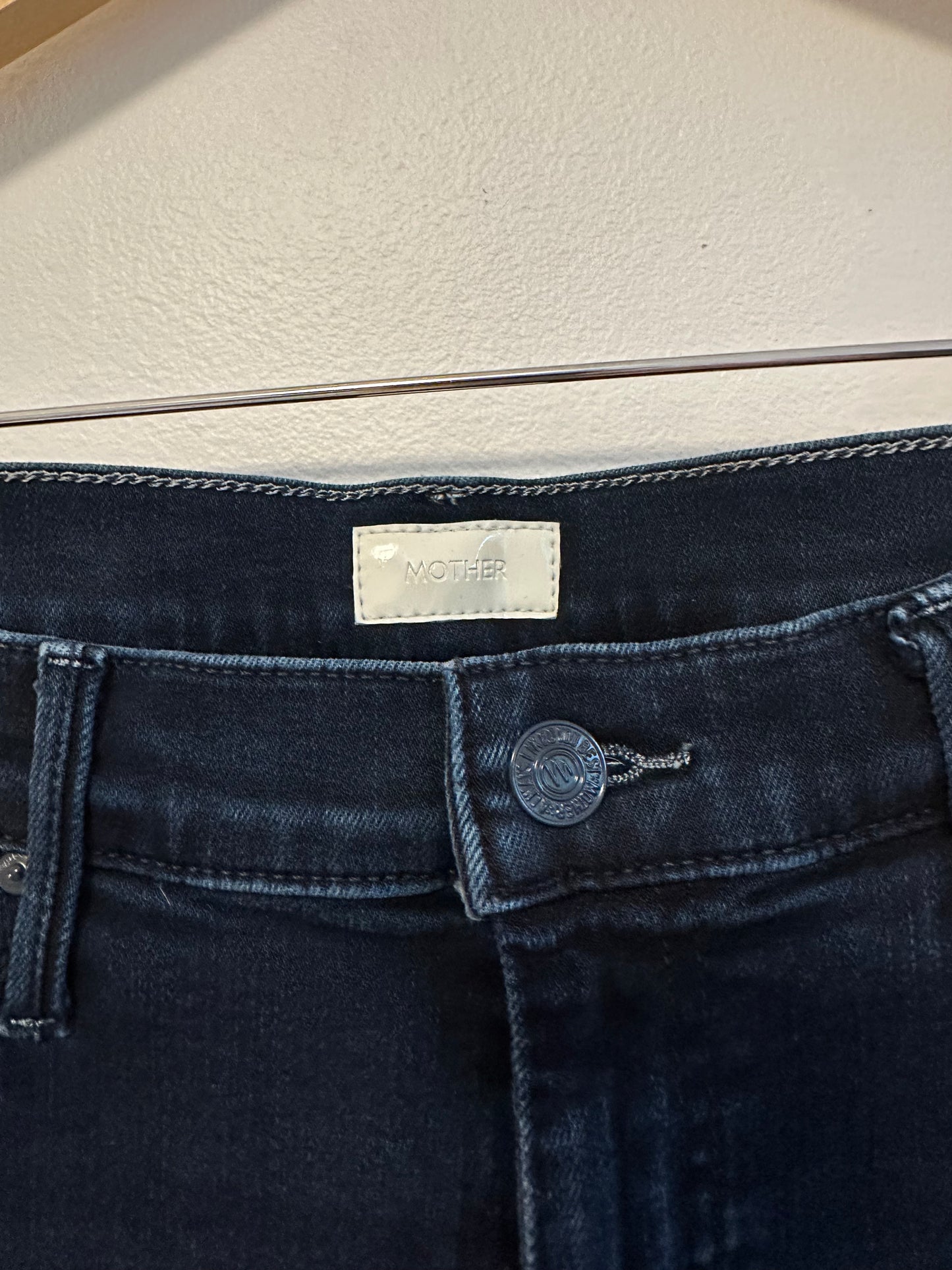 Mother The Weekender Fray Jeans in Chip On My Shoulder Wash | Size 30