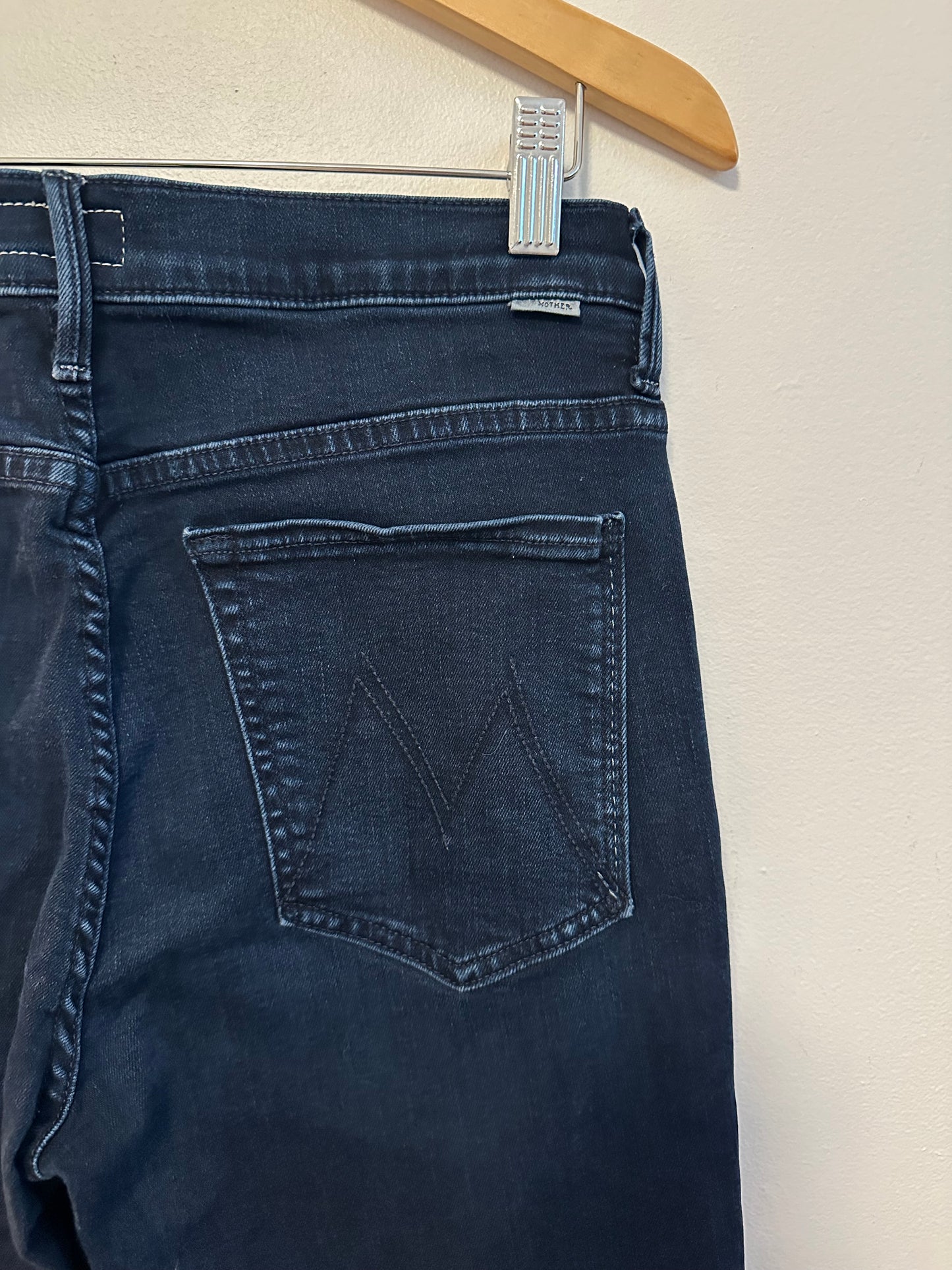 Mother The Weekender Fray Jeans in Chip On My Shoulder Wash | Size 30
