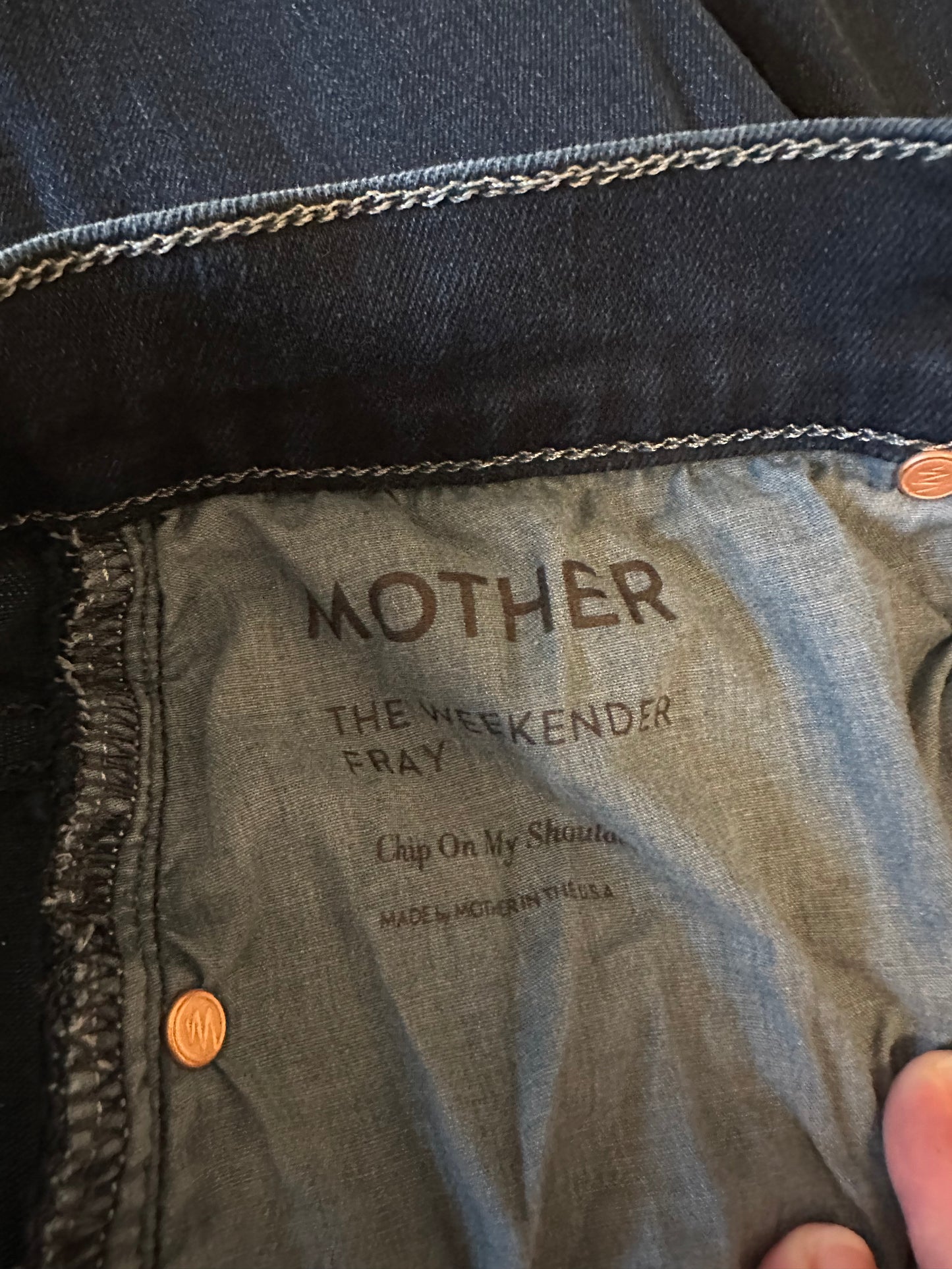 Mother The Weekender Fray Jeans in Chip On My Shoulder Wash | Size 30