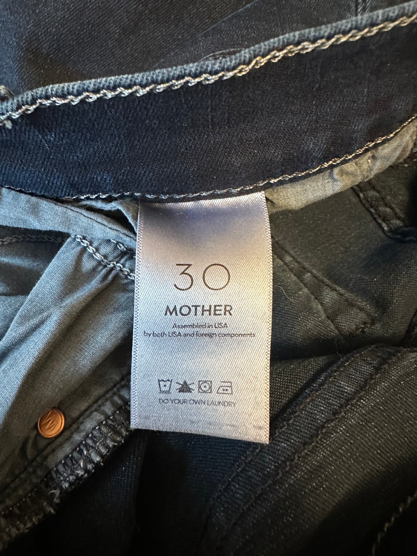 Mother The Weekender Fray Jeans in Chip On My Shoulder Wash | Size 30
