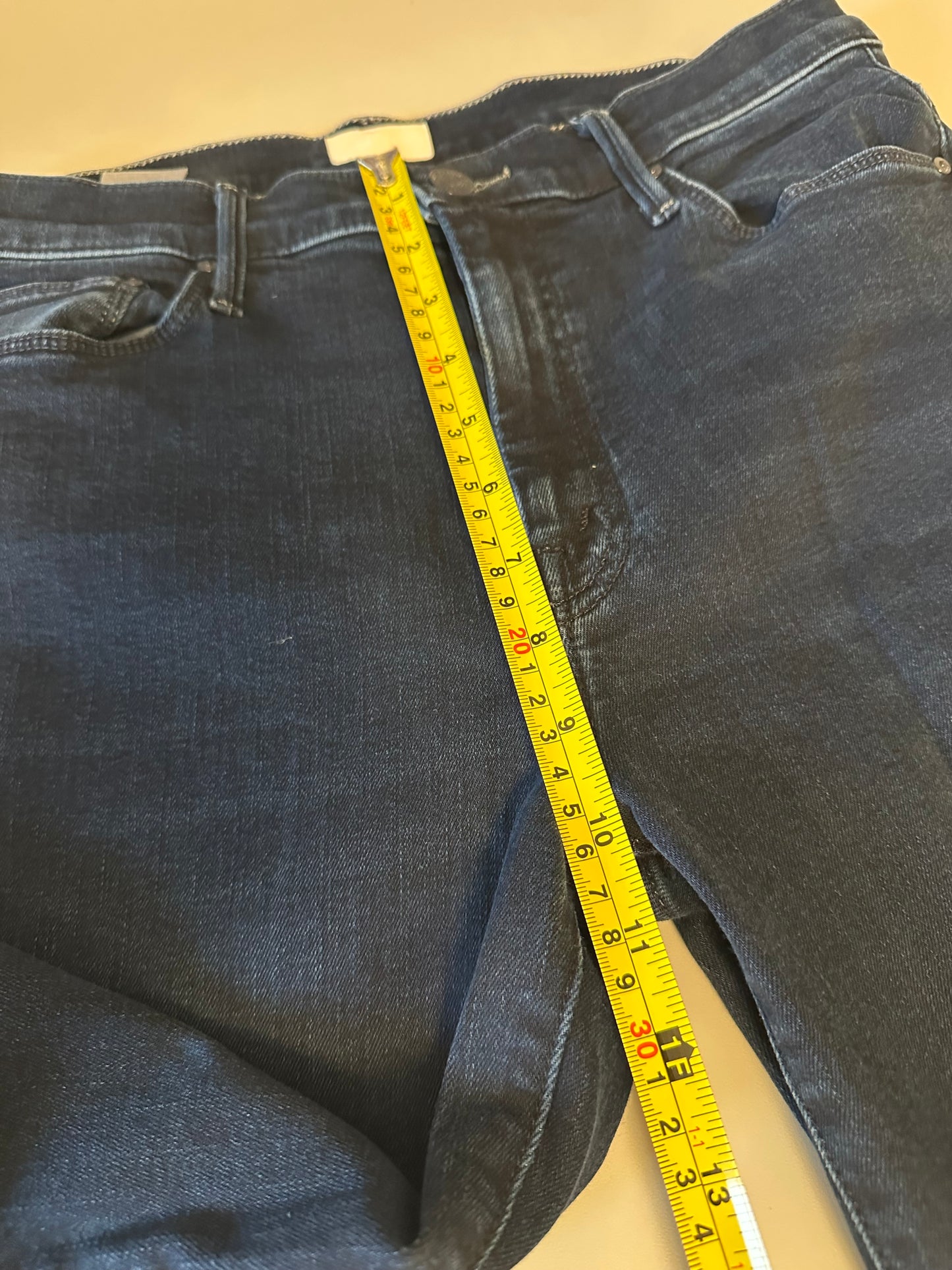 Mother The Weekender Fray Jeans in Chip On My Shoulder Wash | Size 30