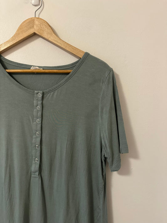 Kate Quinn Henley Sage Green Short Sleeve T-Shirt | Size Large