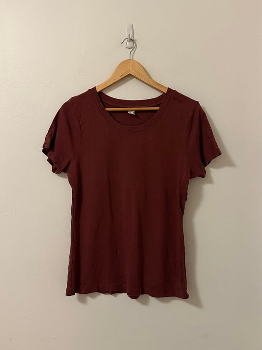 Kate Quinn Red Short Sleeve T-Shirt | Size Large