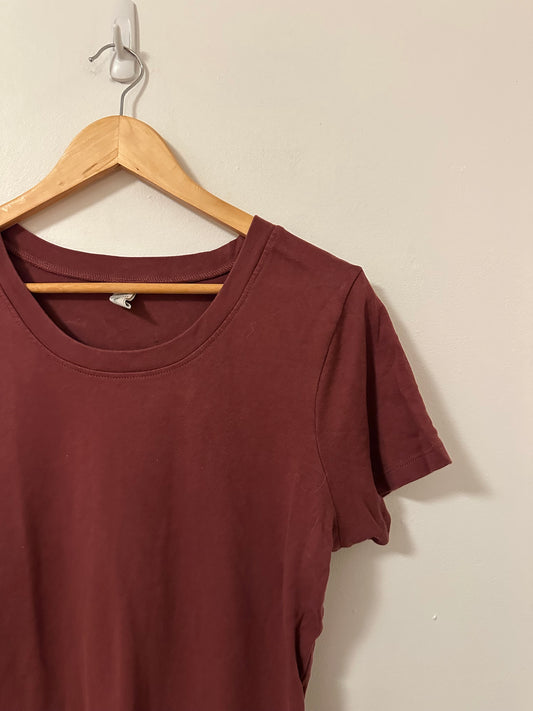 Kate Quinn Red Short Sleeve T-Shirt | Size Large