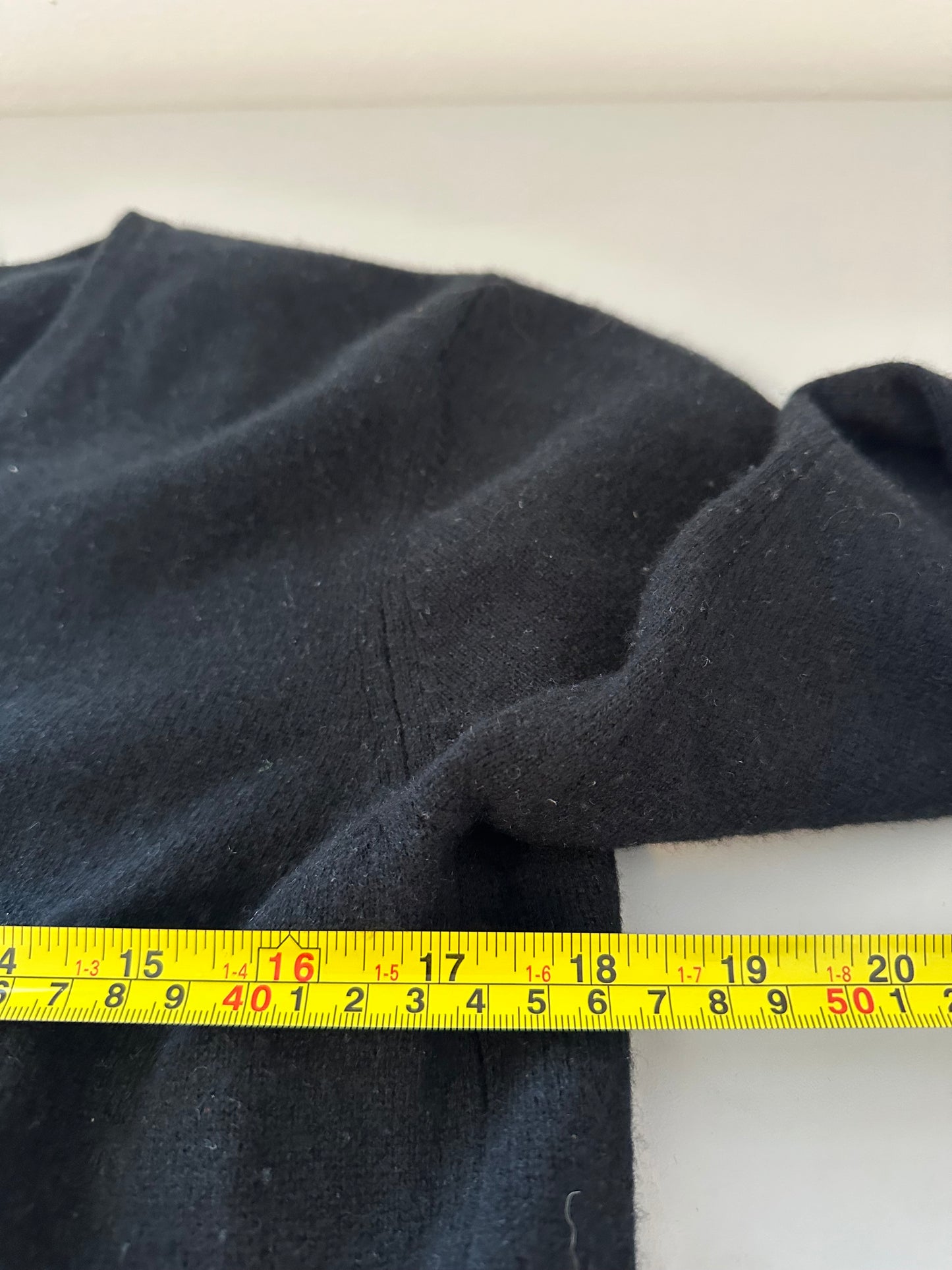 Nadaam Lightweight Cashmere V-Neck Sweater in Black | Size Medium